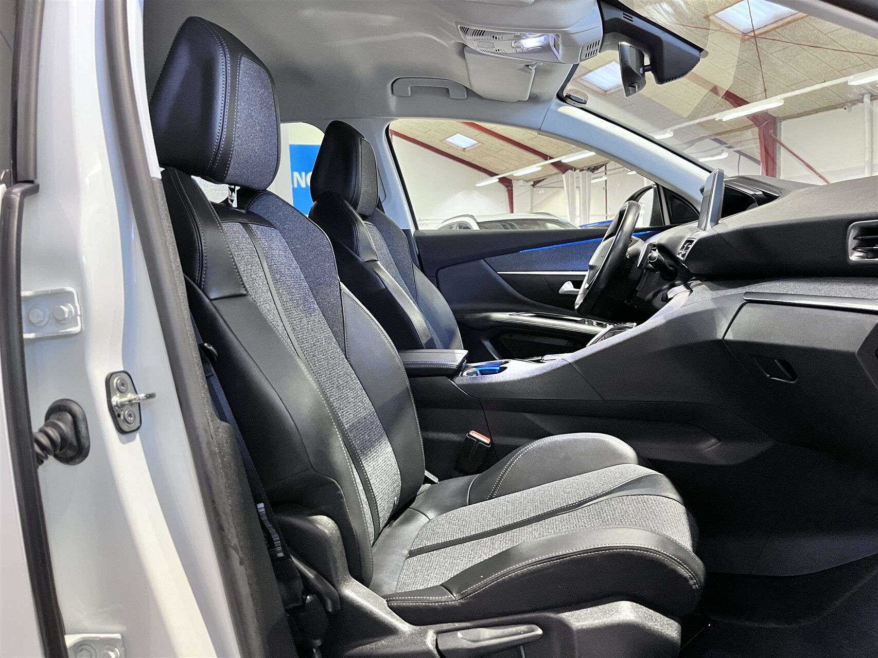 Billede af Peugeot 3008 1,6 PureTech  Plugin-hybrid Allure LTD EAT8 225HK 5d 8g Aut.