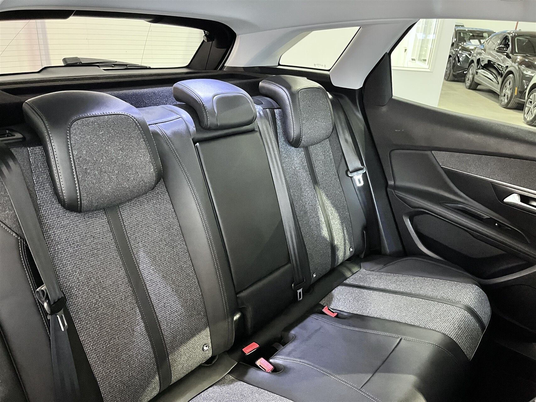 Billede af Peugeot 3008 1,6 PureTech  Plugin-hybrid Allure LTD EAT8 225HK 5d 8g Aut.