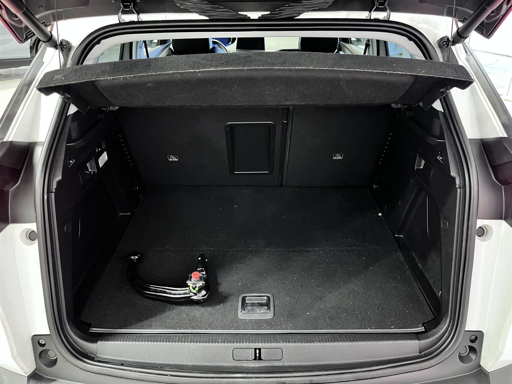 Billede af Peugeot 3008 1,6 PureTech  Plugin-hybrid Allure LTD EAT8 225HK 5d 8g Aut.