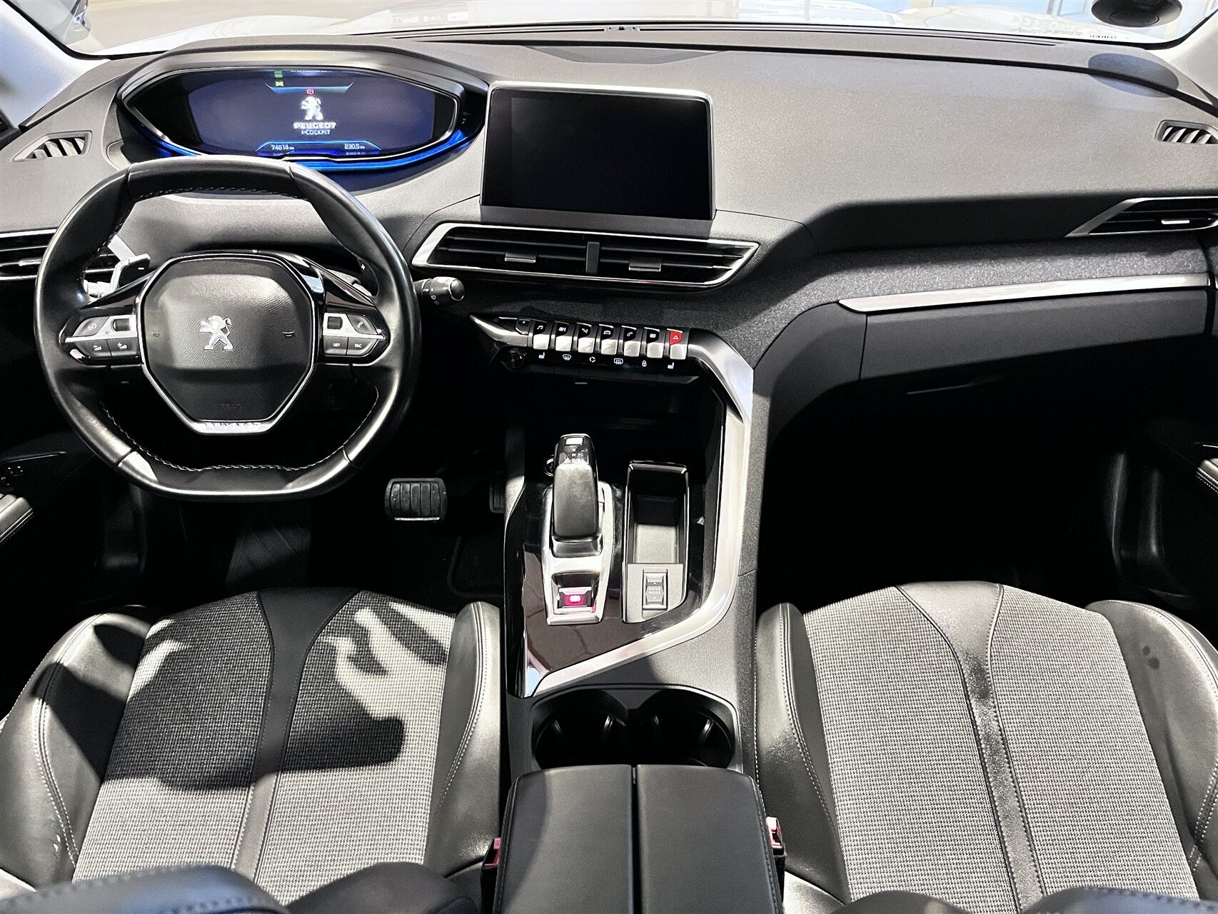 Billede af Peugeot 3008 1,6 PureTech  Plugin-hybrid Allure LTD EAT8 225HK 5d 8g Aut.