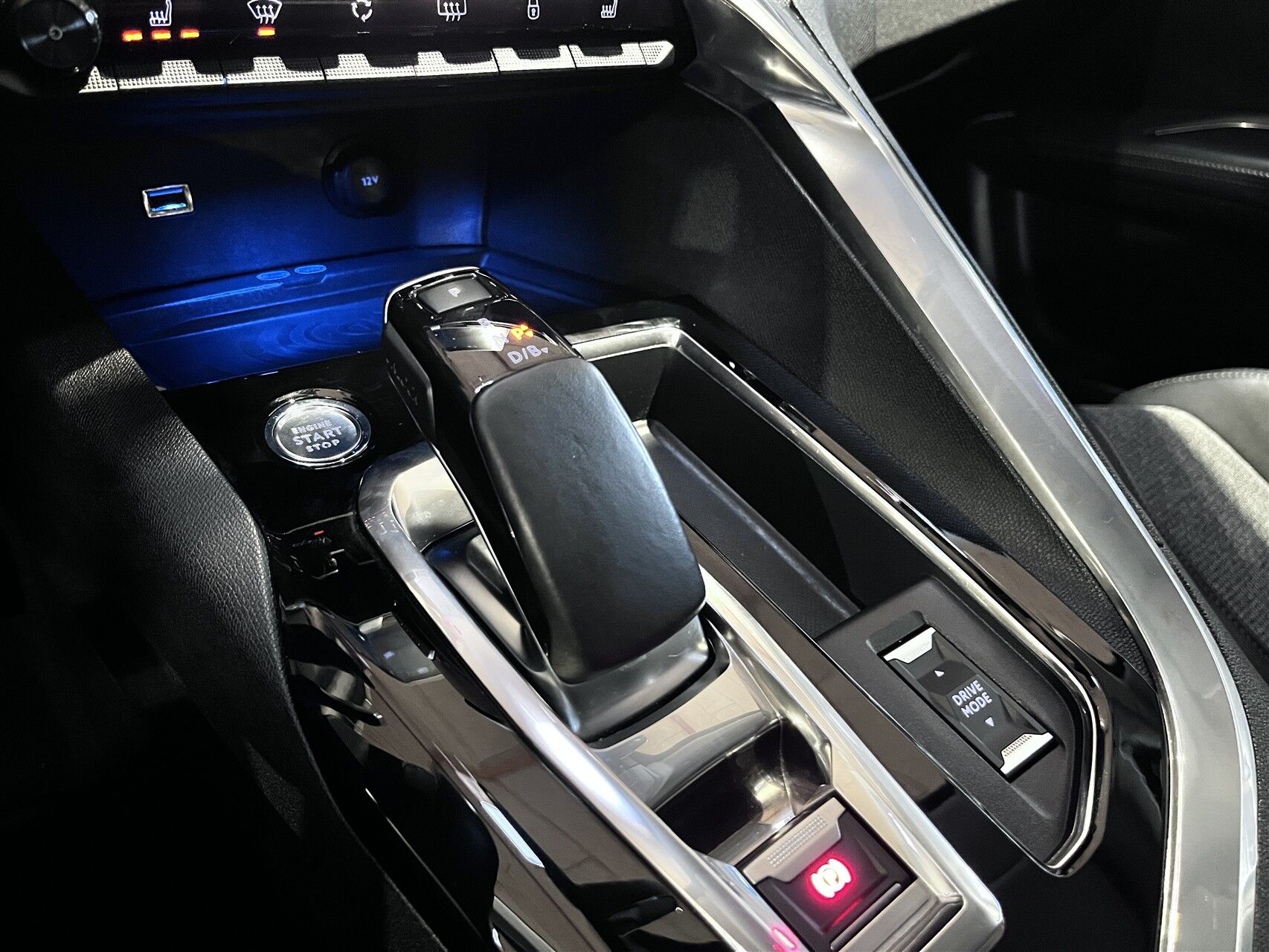 Billede af Peugeot 3008 1,6 PureTech  Plugin-hybrid Allure LTD EAT8 225HK 5d 8g Aut.