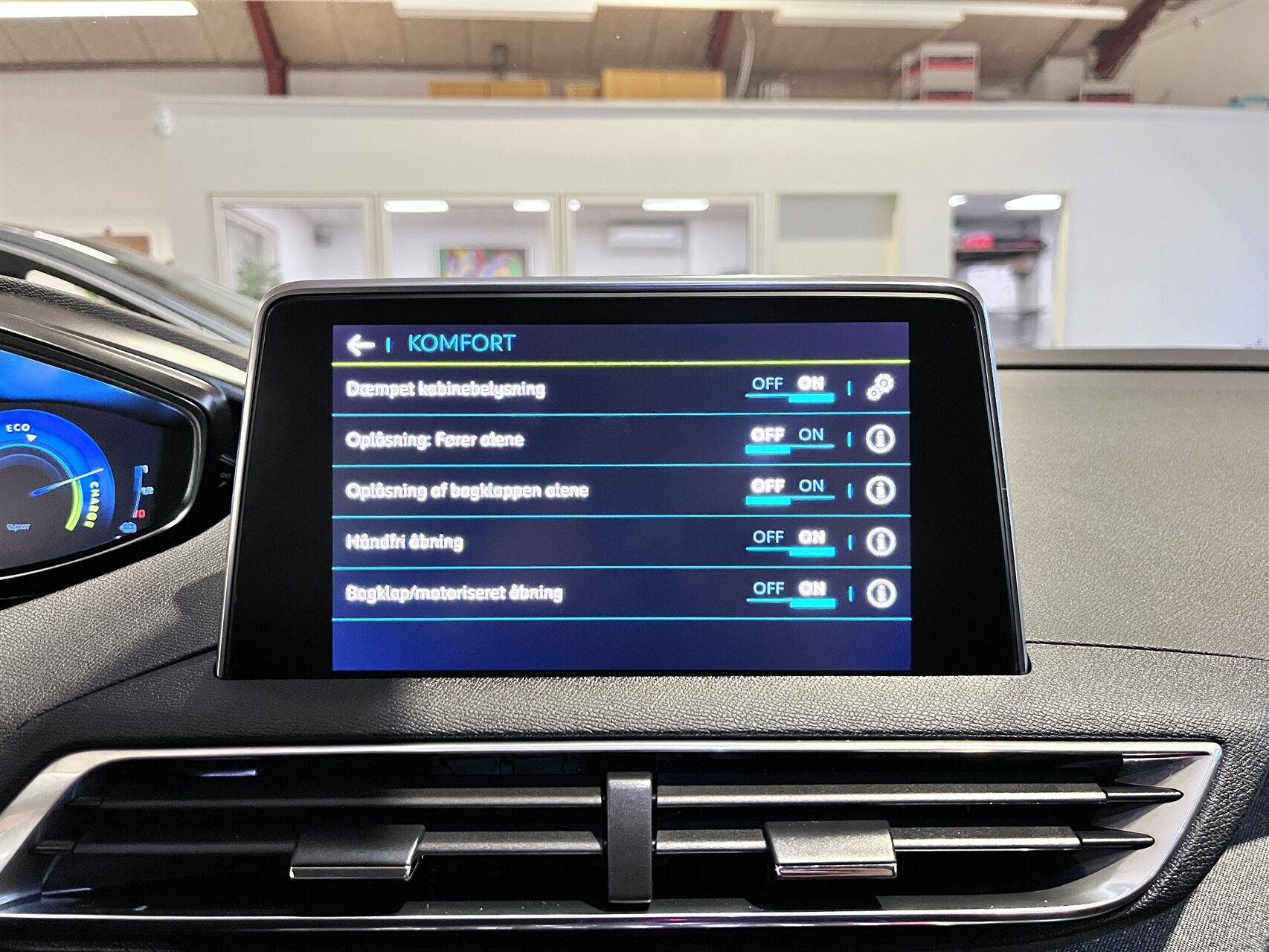 Billede af Peugeot 3008 1,6 PureTech  Plugin-hybrid Allure LTD EAT8 225HK 5d 8g Aut.