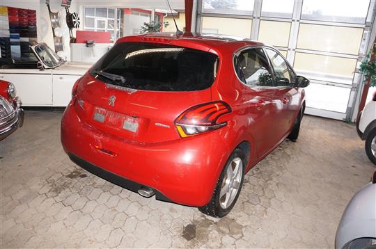 Peugeot 208 1,6 BlueHDi GT Line Sky 100HK 5d