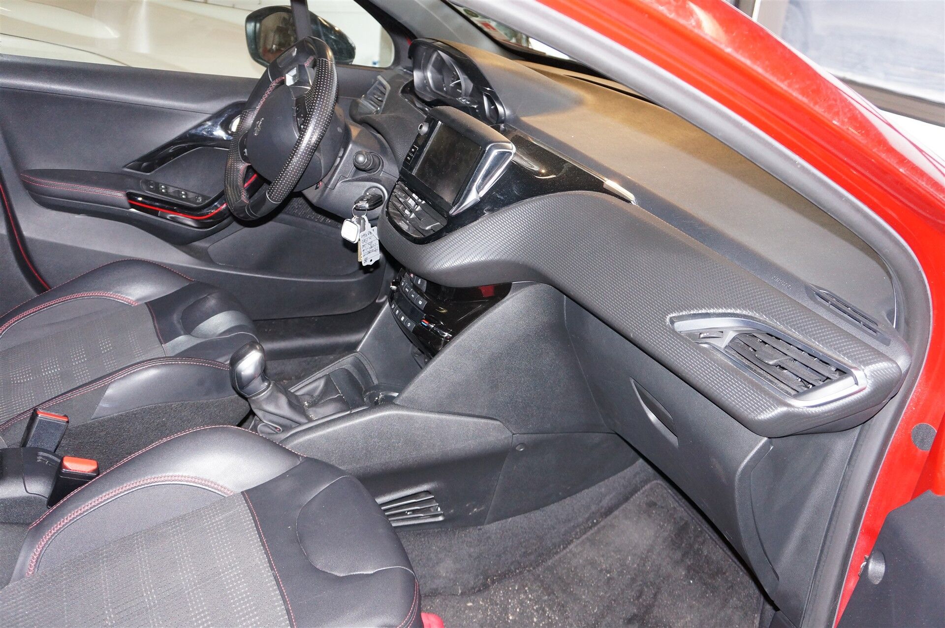 Billede af Peugeot 208 1,6 BlueHDi GT Line Sky 100HK 5d