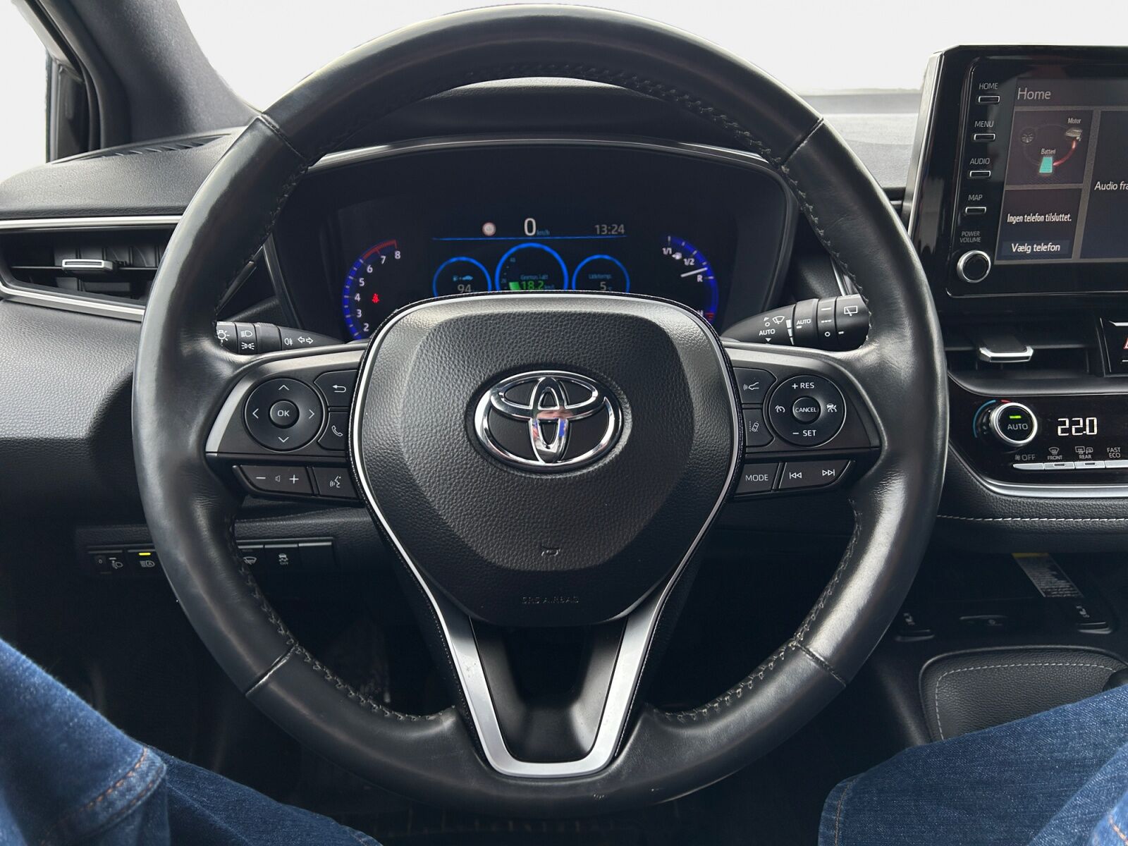 Billede af Toyota Corolla 2,0 Hybrid H3 Premium E-CVT 180HK 5d 6g Aut.