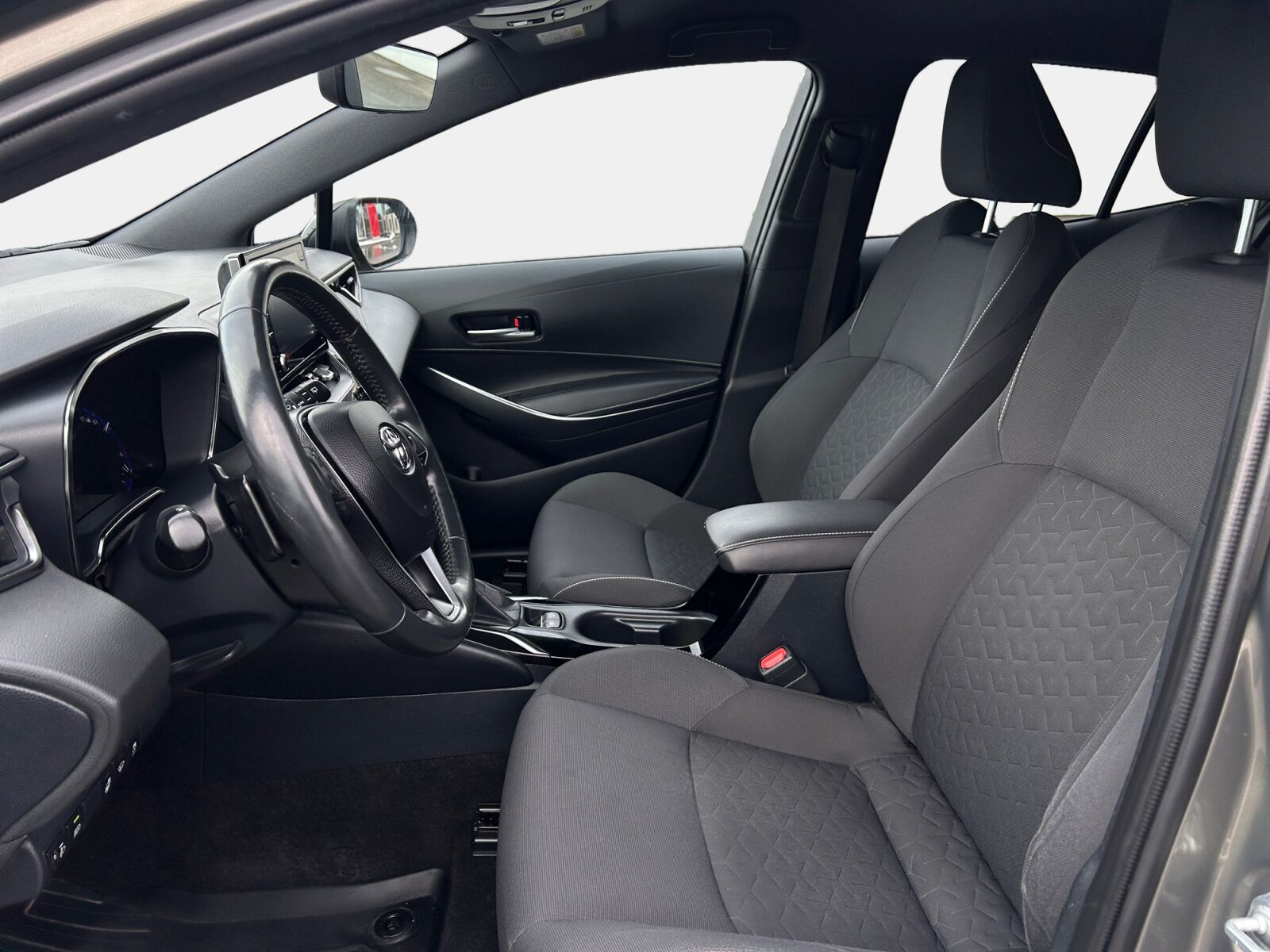 Billede af Toyota Corolla 2,0 Hybrid H3 Premium E-CVT 180HK 5d 6g Aut.