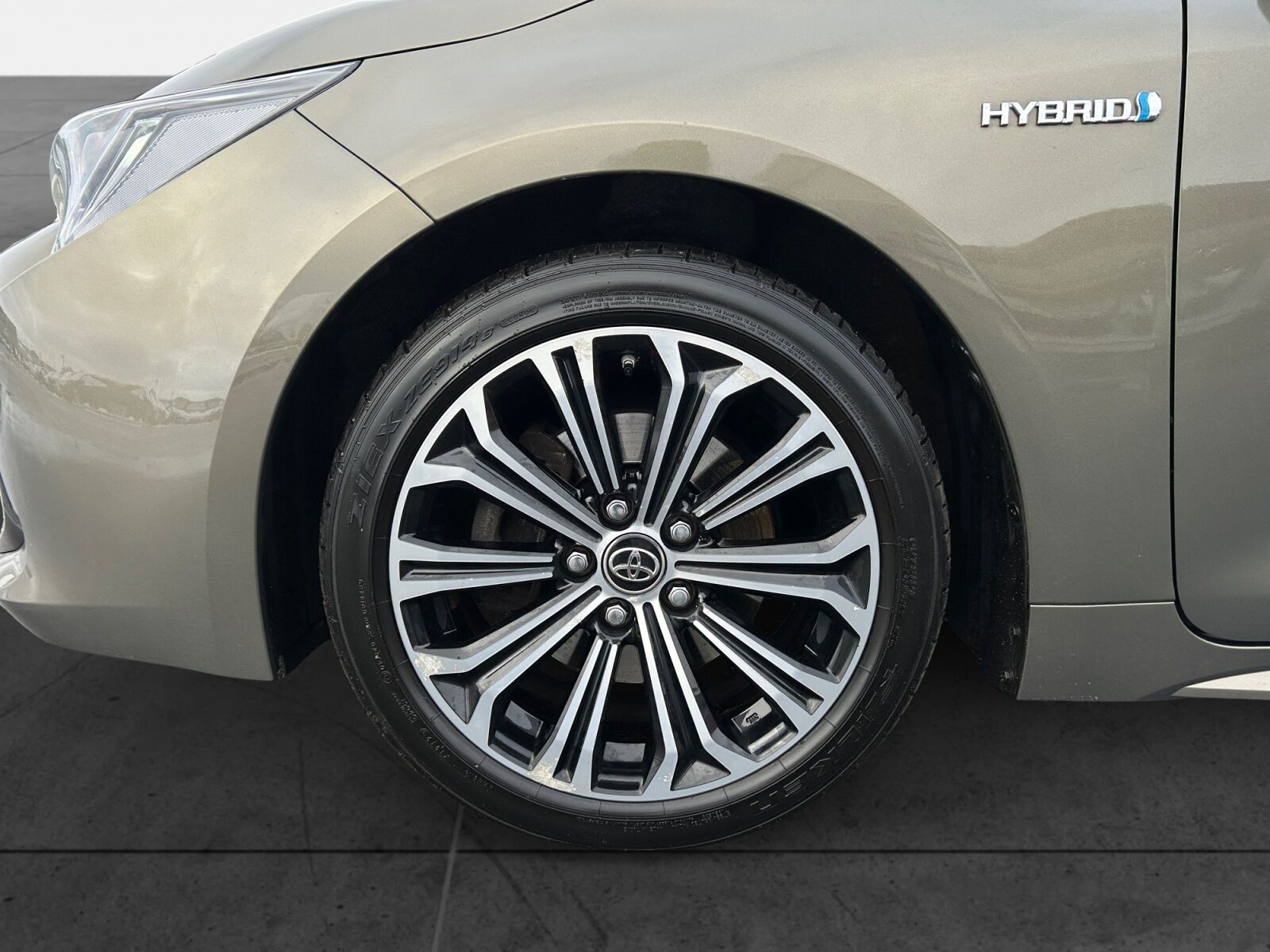 Billede af Toyota Corolla 2,0 Hybrid H3 Premium E-CVT 180HK 5d 6g Aut.