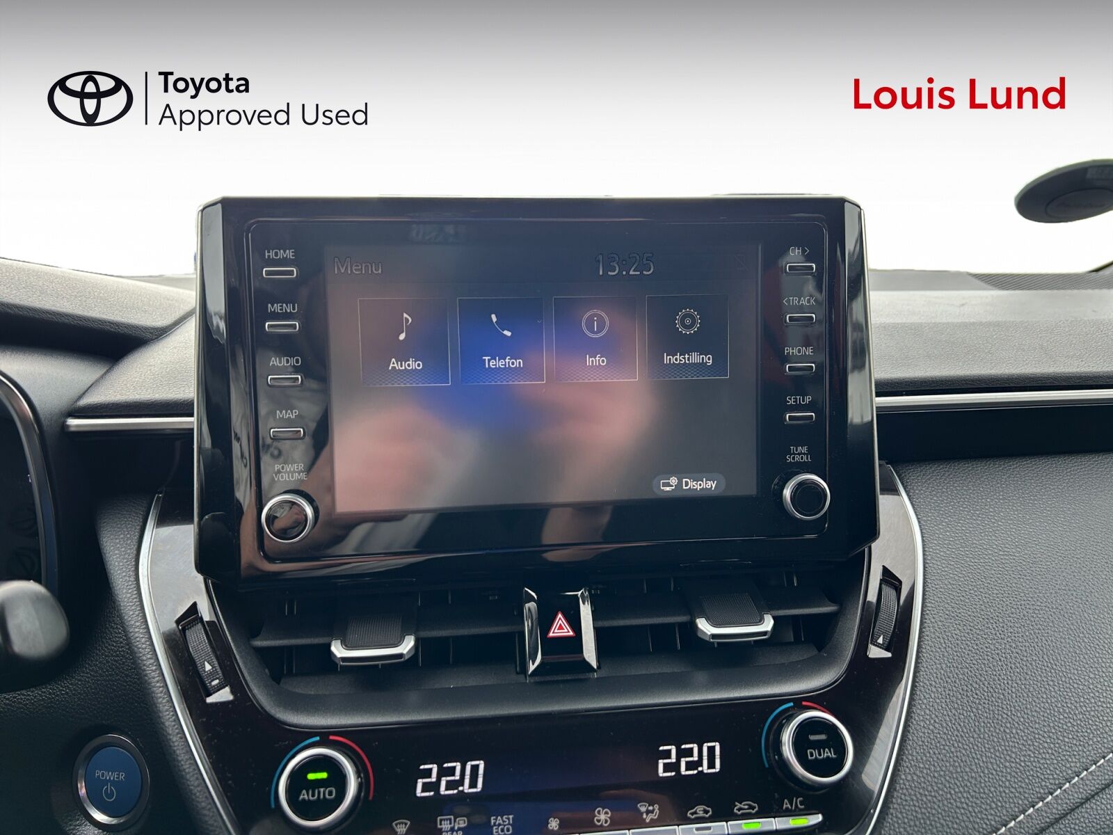 Billede af Toyota Corolla 2,0 Hybrid H3 Premium E-CVT 180HK 5d 6g Aut.