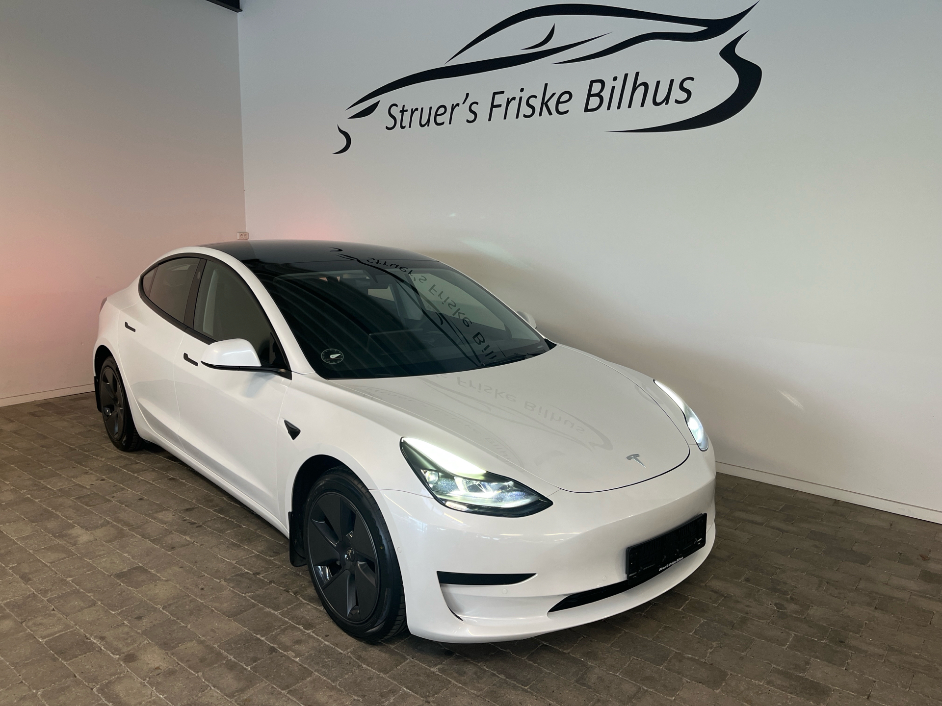 Billede af Tesla Model 3 EL Standard Range Plus 325HK Aut.