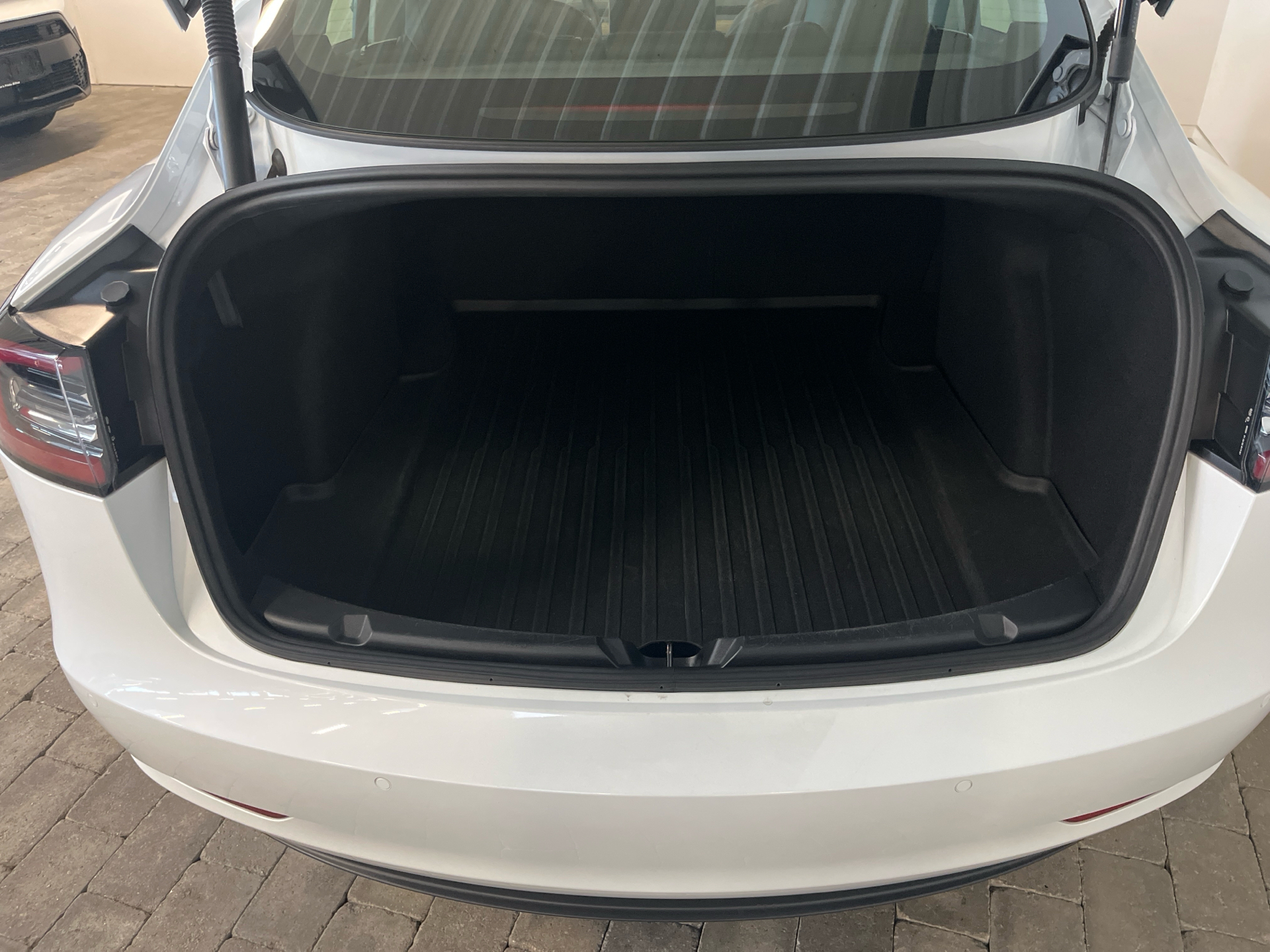 Billede af Tesla Model 3 EL Standard Range Plus 325HK Aut.