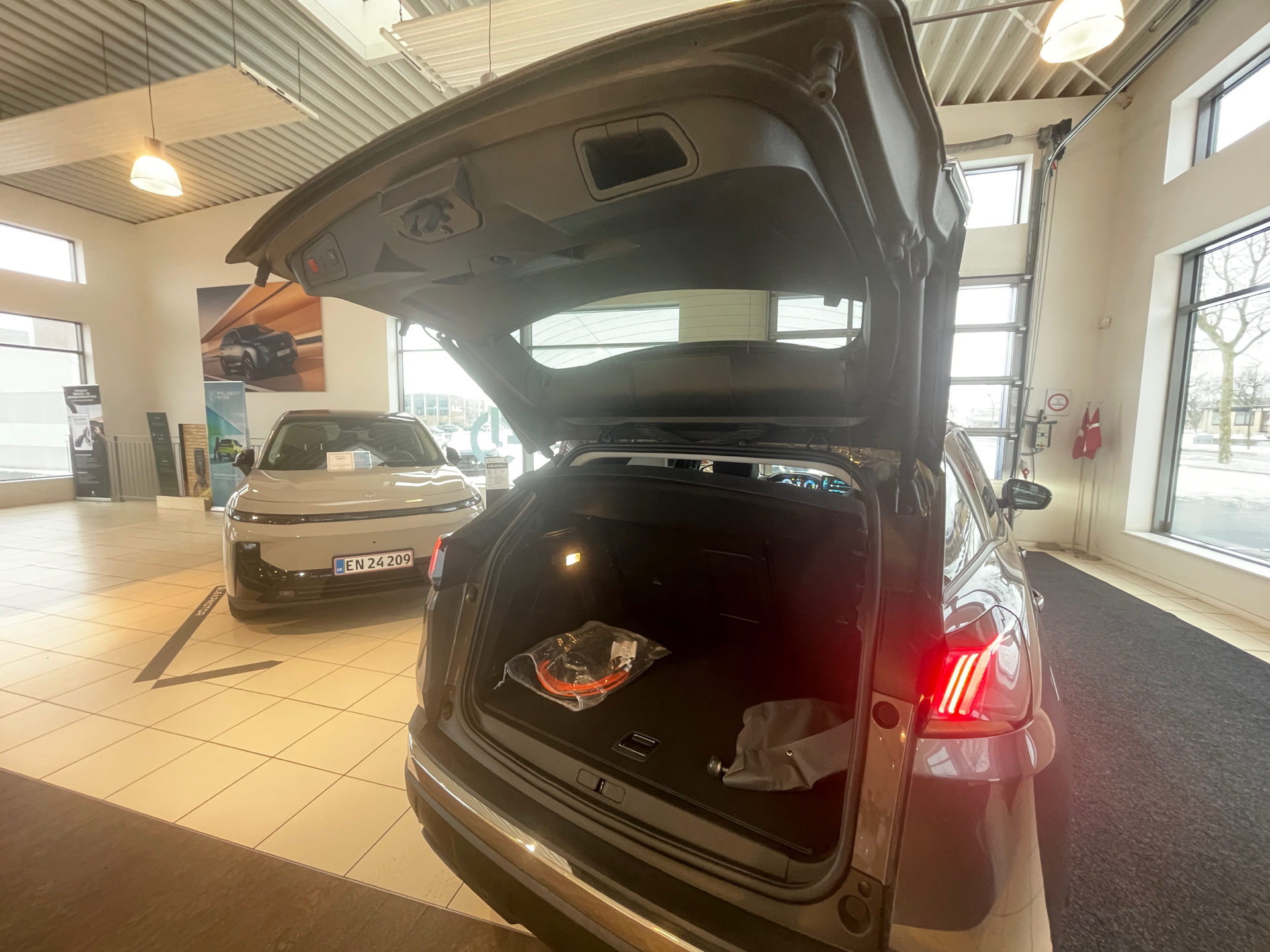 Billede af Peugeot 3008 1,6 PureTech  Plugin-hybrid Selection Sport EAT8 225HK 5d 8g Aut.