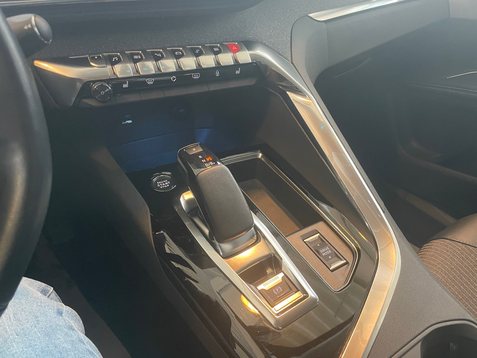 Billede af Peugeot 3008 1,6 PureTech  Plugin-hybrid Selection Sport EAT8 225HK 5d 8g Aut.