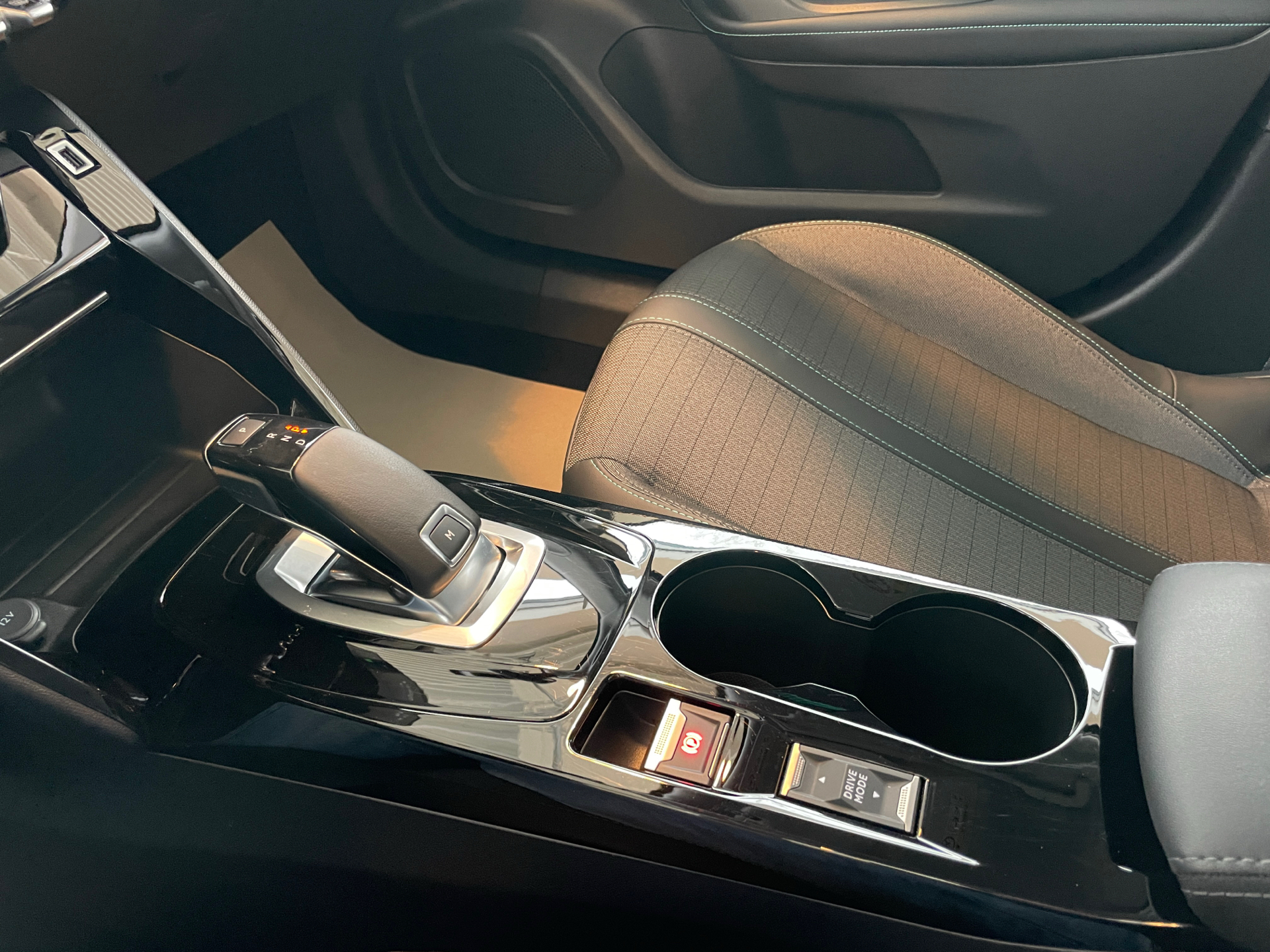 Billede af Peugeot 2008 1,5 BlueHDi Allure Pack EAT8 130HK 5d 8g Aut.