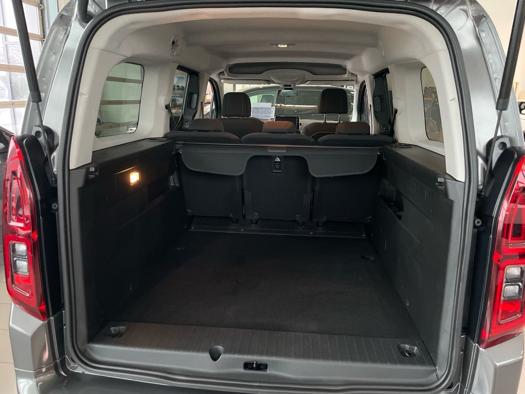 Billede af Opel Combo-e Life L2 EL Elegance XL 136HK Aut.
