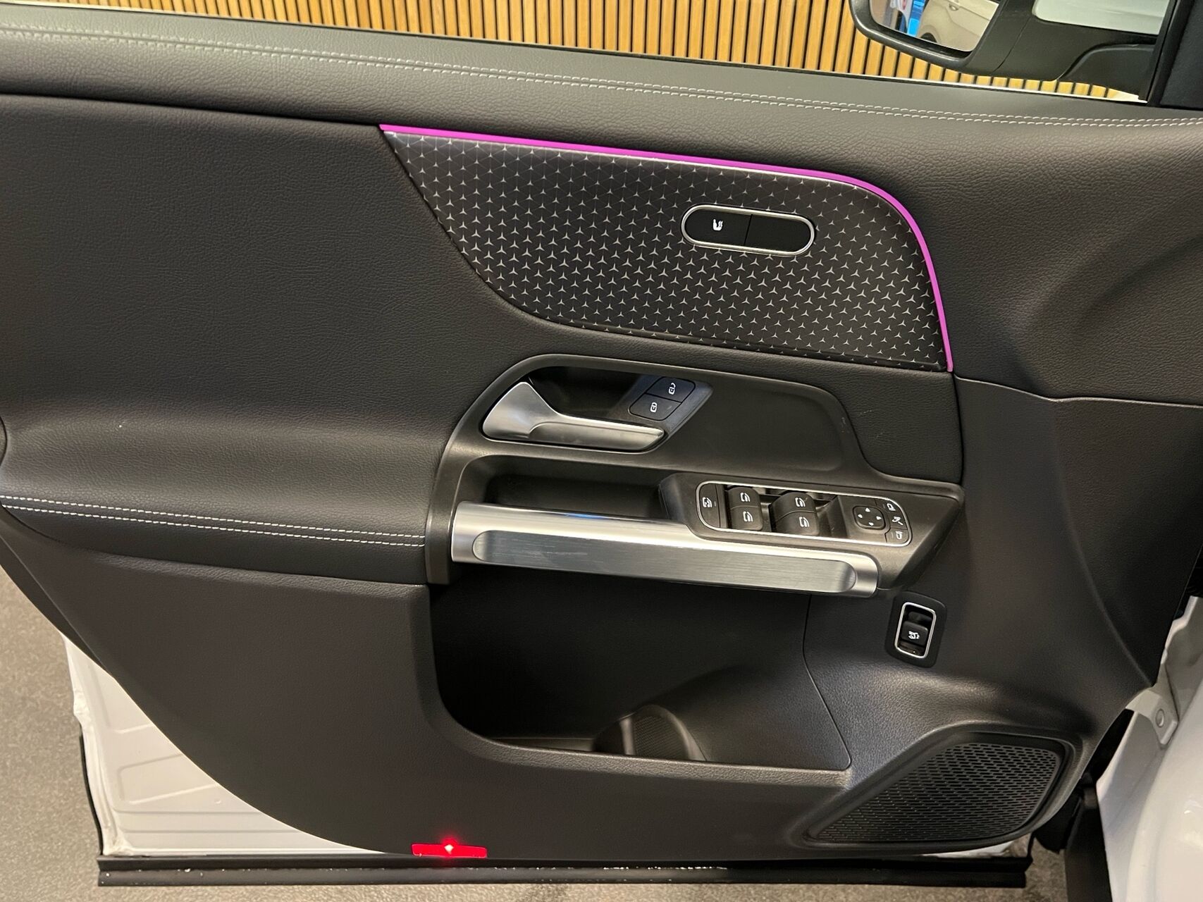 Billede af Mercedes-Benz EQB 250+ EL Progressive 7 pers. 190HK 5d Aut.