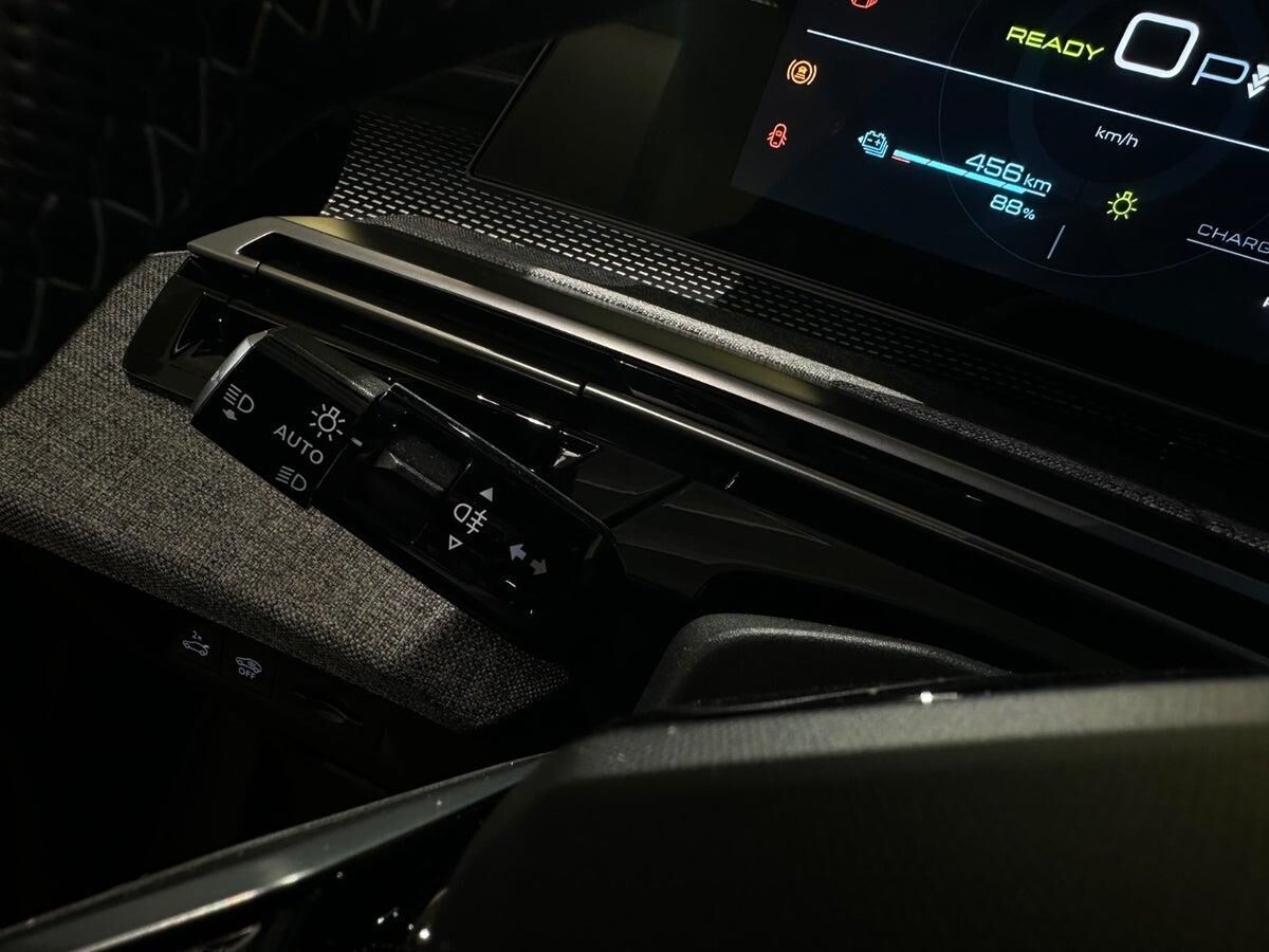 Billede af Peugeot e-3008 EL GT 210HK 5d Aut.