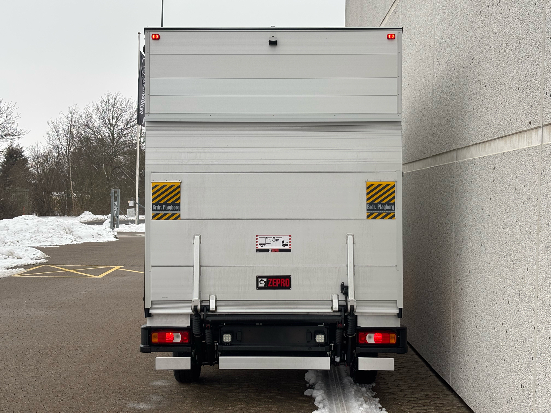 Billede af Iveco Daily 35S18 3750mm 3,0 D 180HK Ladv./Chas. 8g Aut.