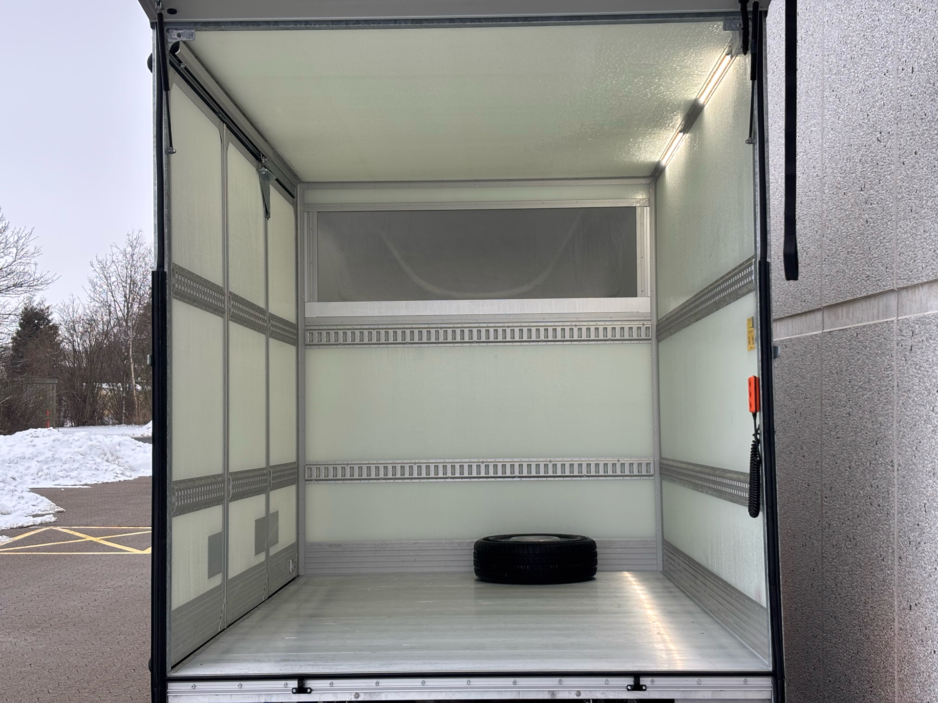 Billede af Iveco Daily 35S18 3750mm 3,0 D 180HK Ladv./Chas. 8g Aut.