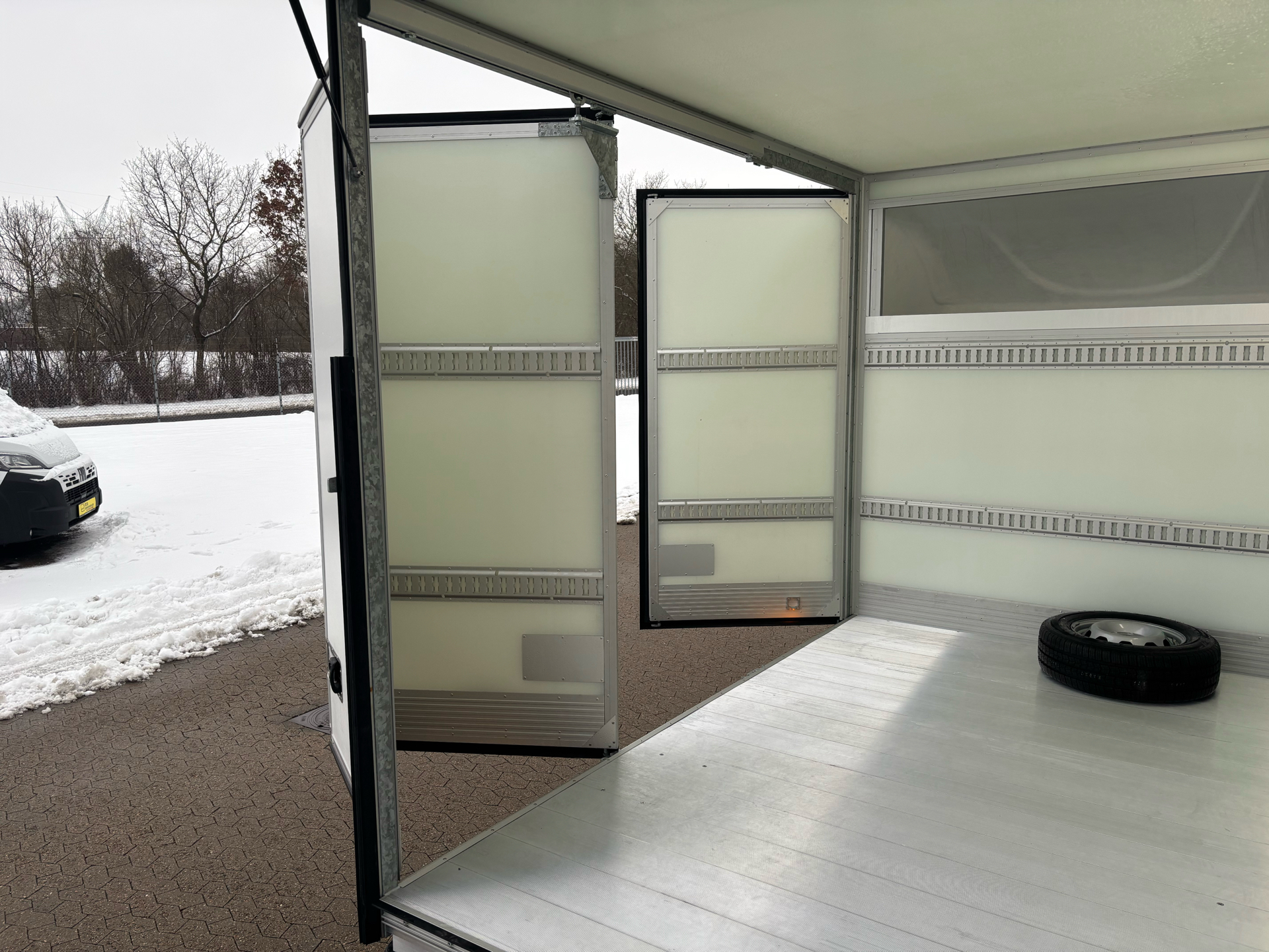 Billede af Iveco Daily 35S18 3750mm 3,0 D 180HK Ladv./Chas. 8g Aut.