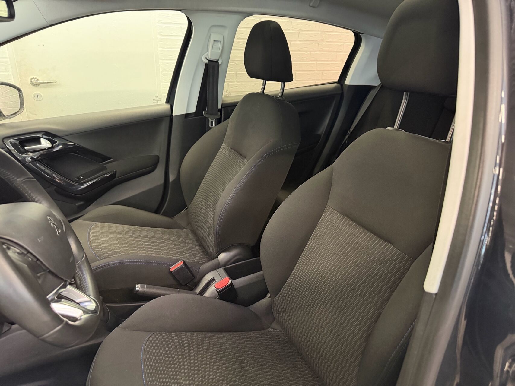 Billede af Peugeot 208 1,5 BlueHDi Signature+ 100HK 5d