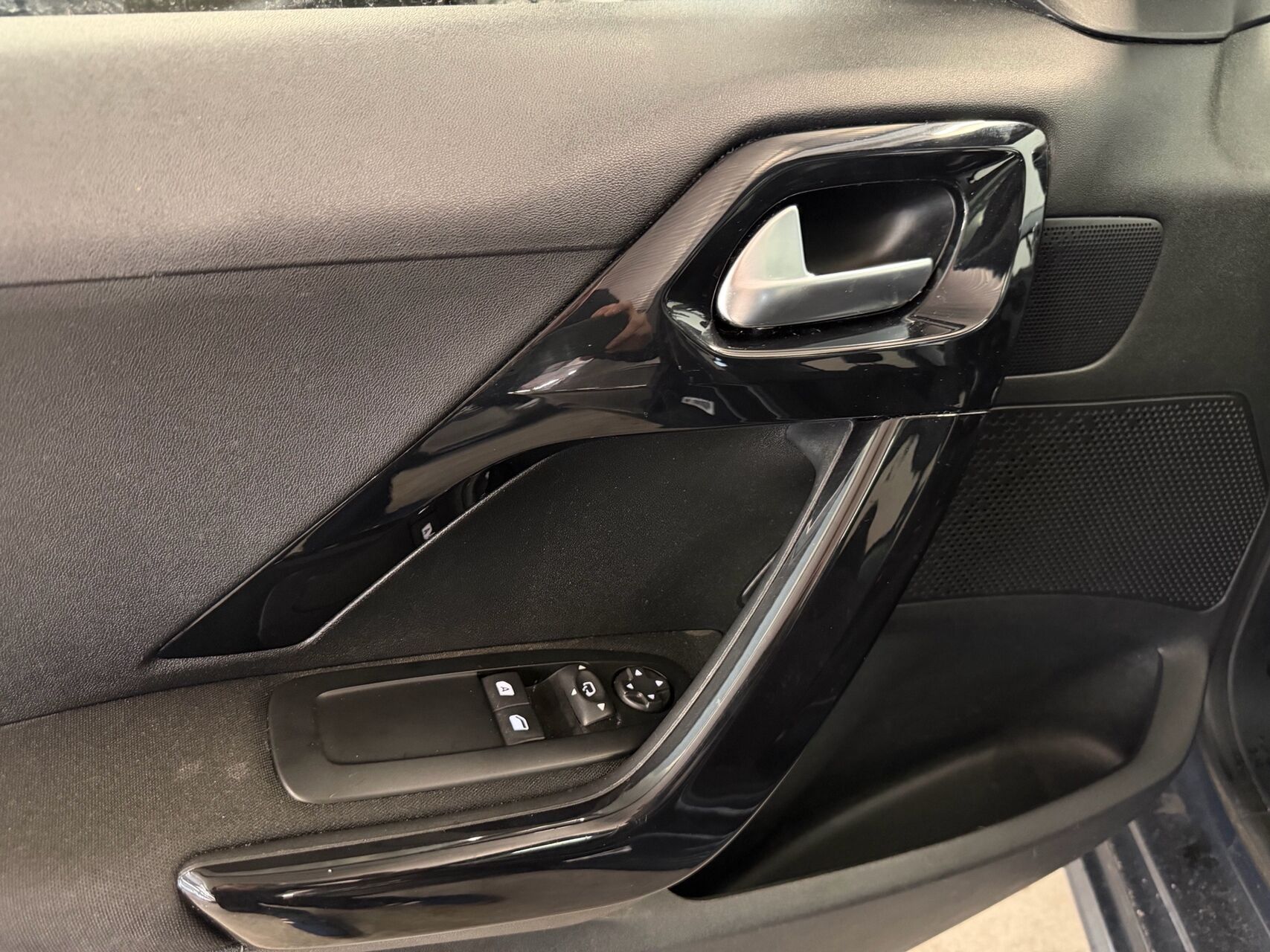 Billede af Peugeot 208 1,5 BlueHDi Signature+ 100HK 5d