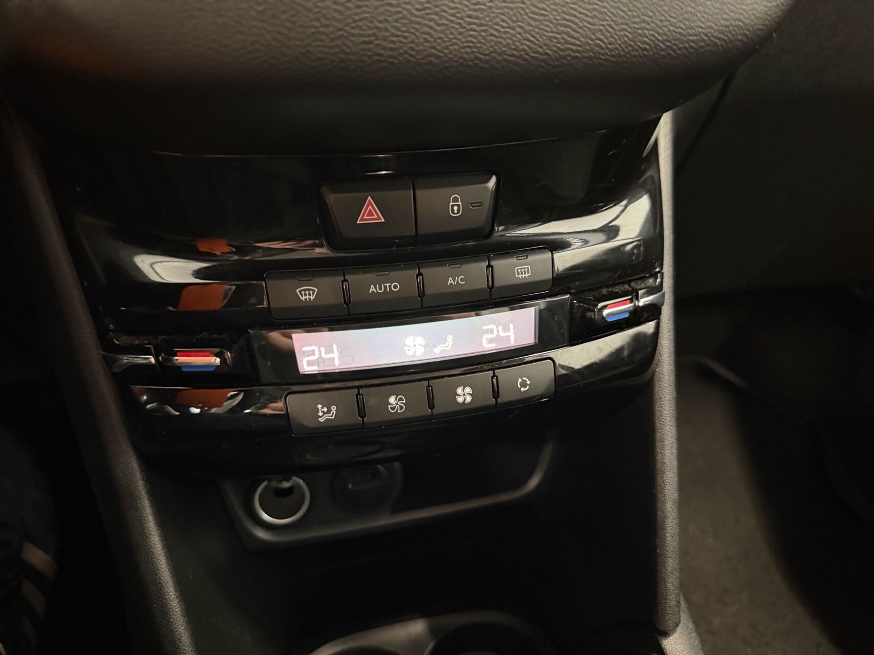 Billede af Peugeot 208 1,5 BlueHDi Signature+ 100HK 5d