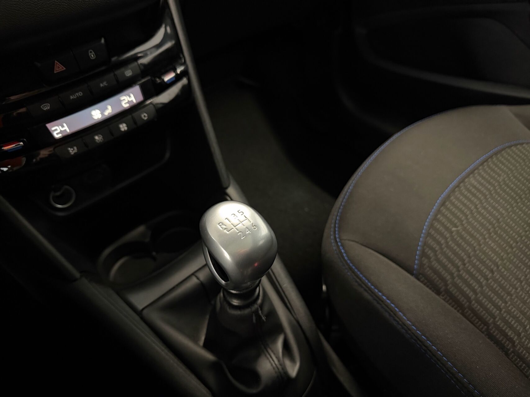 Billede af Peugeot 208 1,5 BlueHDi Signature+ 100HK 5d