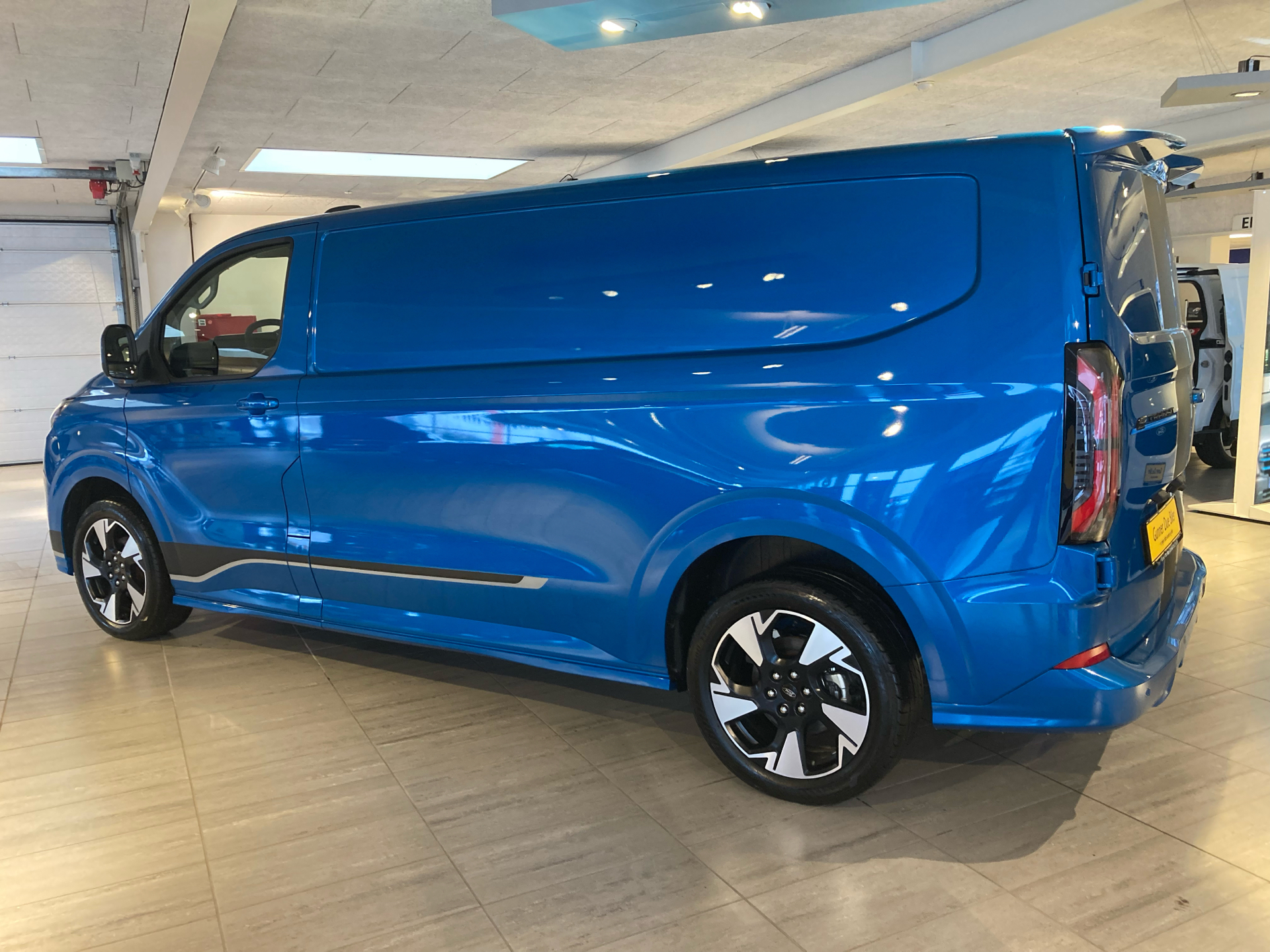 Billede af Ford E-Transit Custom 340 L2H1 EL Sport 218HK Van Aut.