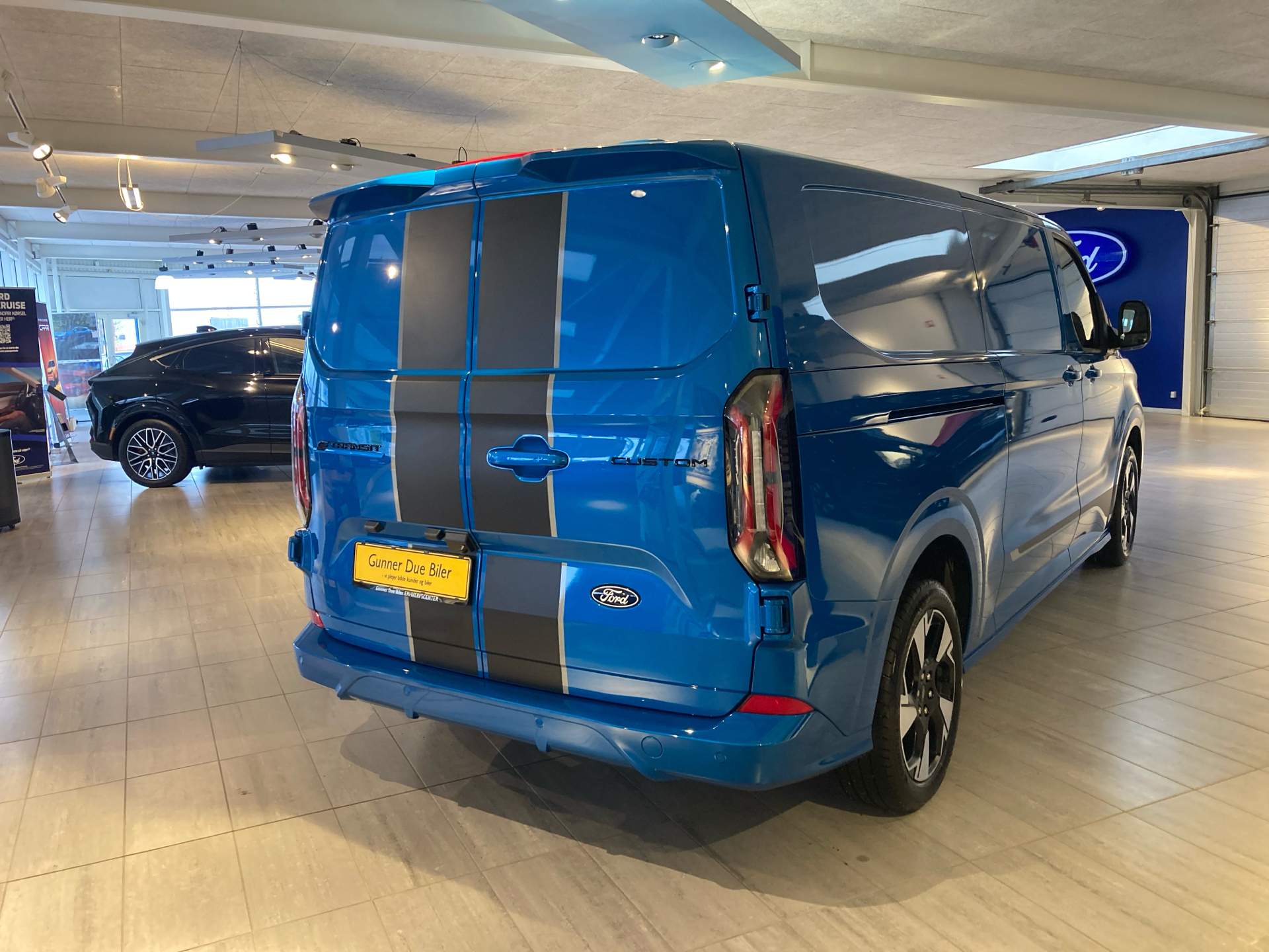 Billede af Ford E-Transit Custom 340 L2H1 EL Sport 218HK Van Aut.