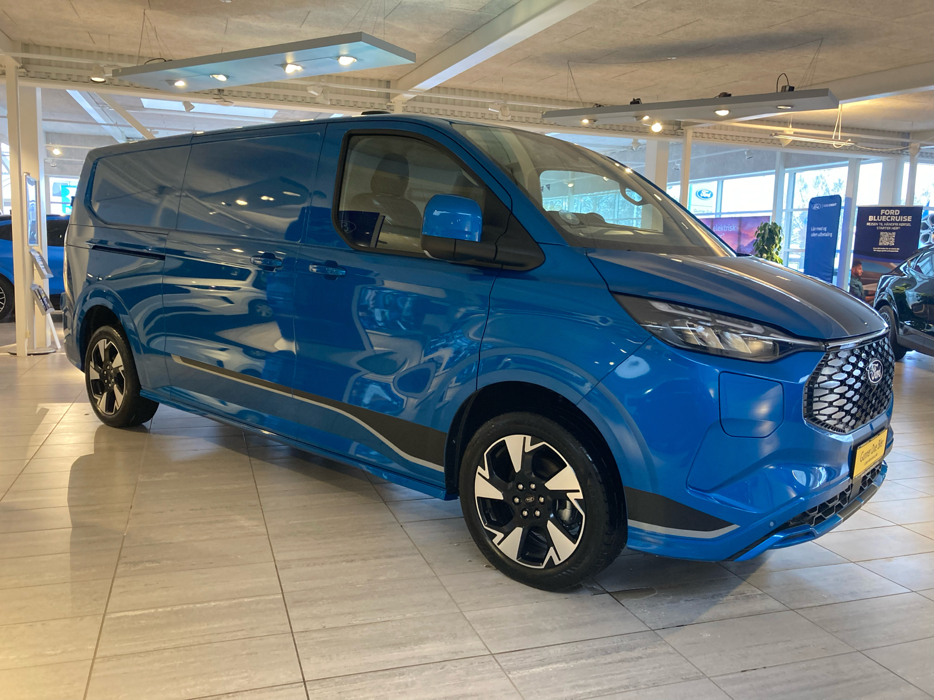 Billede af Ford E-Transit Custom 340 L2H1 EL Sport 218HK Van Aut.