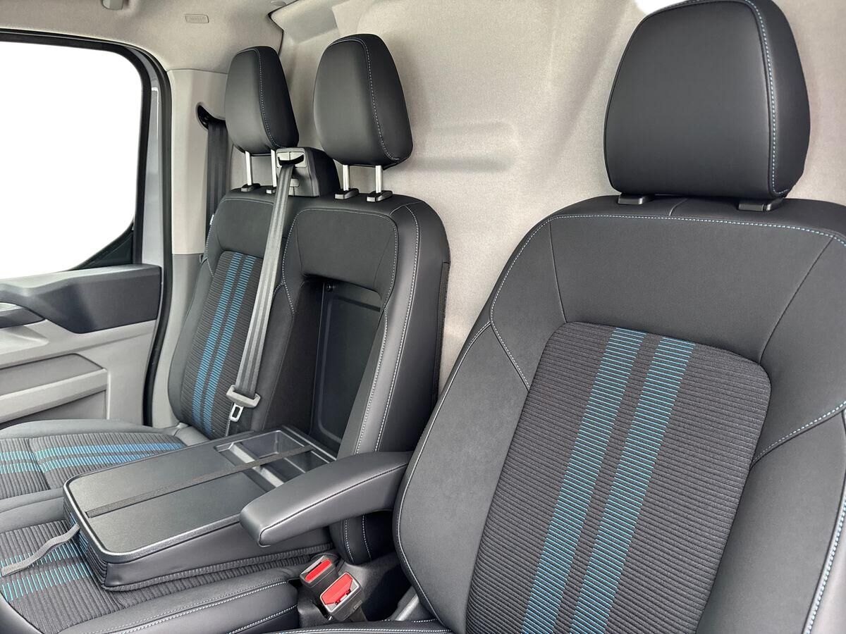 Billede af Ford E-Transit Custom 340 L2H1 EL Sport 218HK Van Aut.