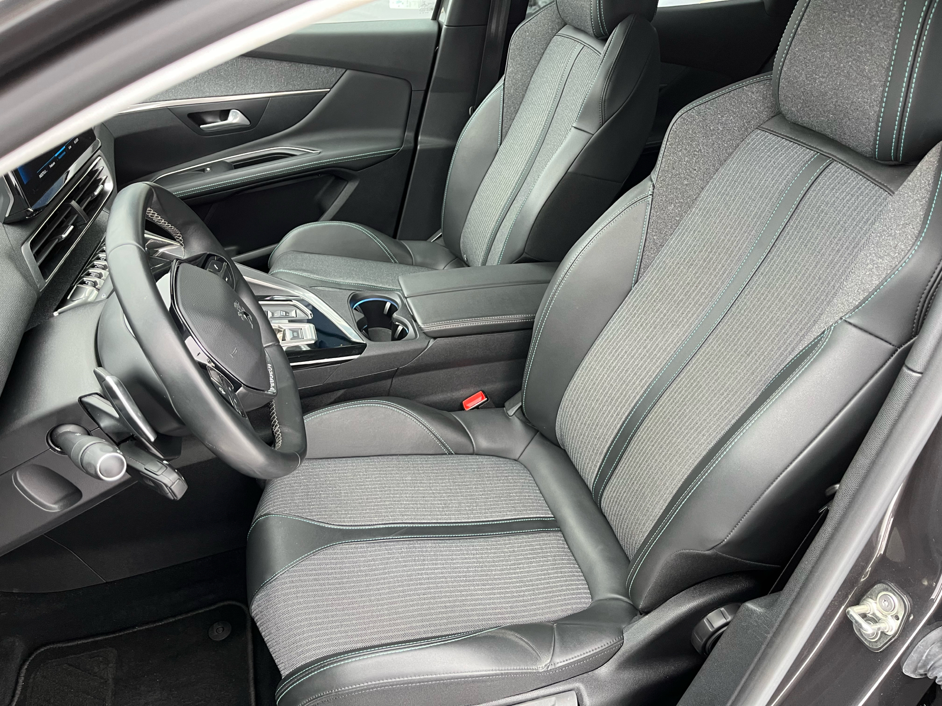 Billede af Peugeot 3008 1,5 BlueHDi First Selection EAT8 130HK 5d 8g Aut.