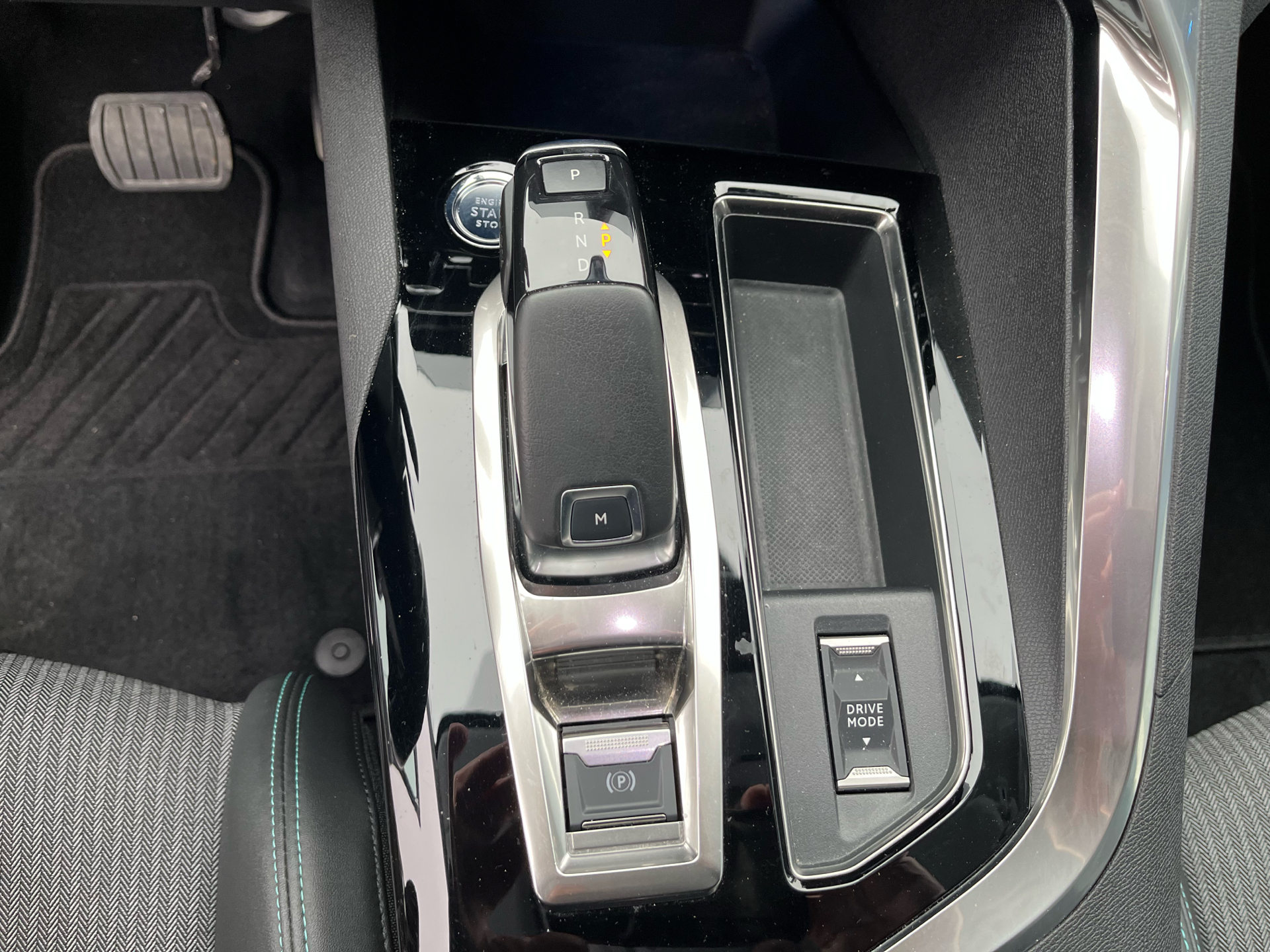 Billede af Peugeot 3008 1,5 BlueHDi First Selection EAT8 130HK 5d 8g Aut.