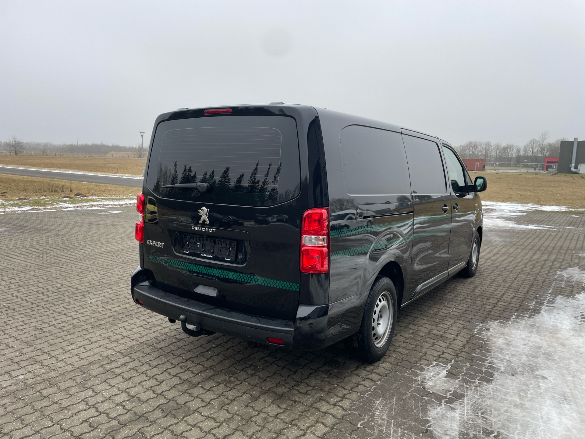 Billede af Peugeot Expert L3 2,0 BlueHDi Ultimate EAT6 180HK Van 6g Aut.