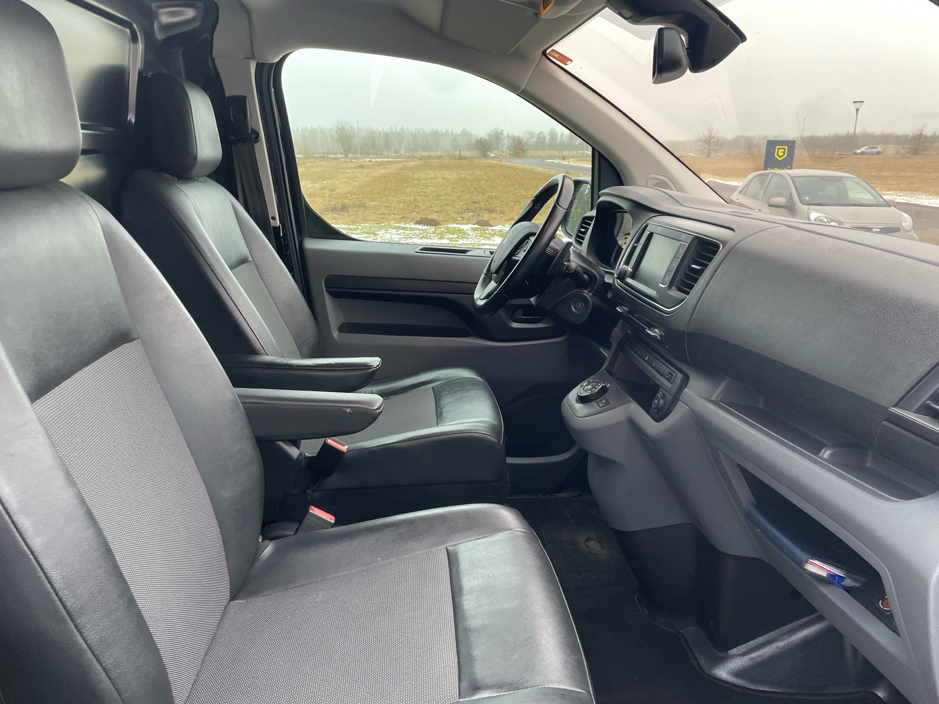 Billede af Peugeot Expert L3 2,0 BlueHDi Ultimate EAT6 180HK Van 6g Aut.