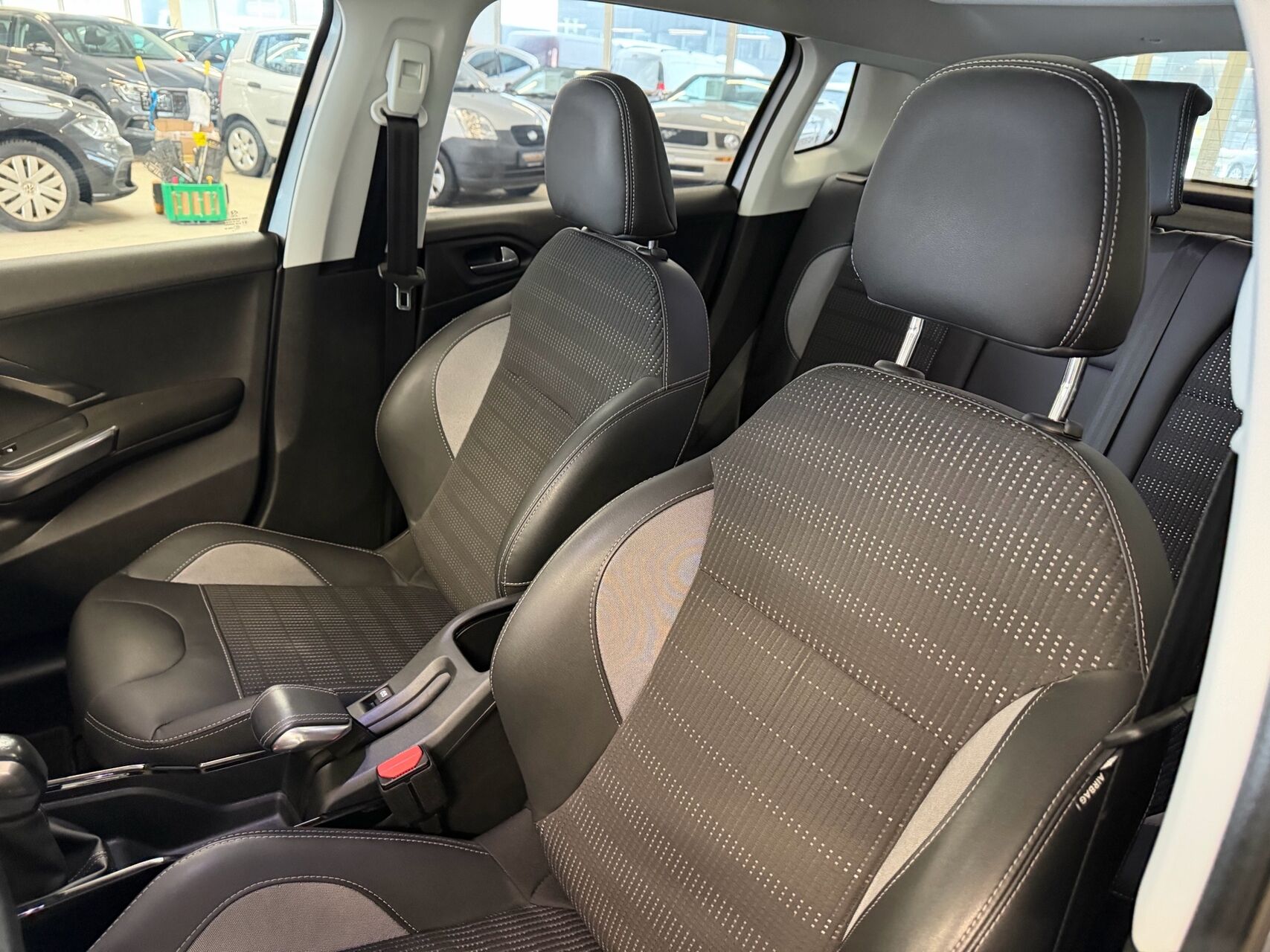 Billede af Peugeot 2008 1,2 e-THP Allure Sky 110HK 5d