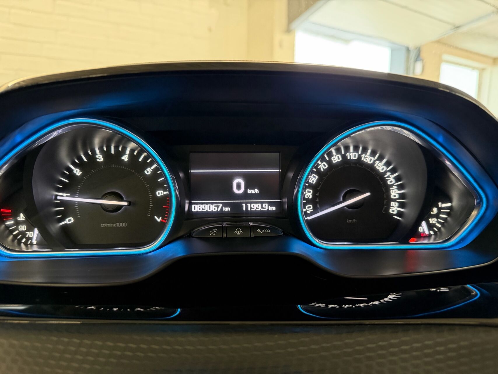 Billede af Peugeot 2008 1,2 e-THP Allure Sky 110HK 5d