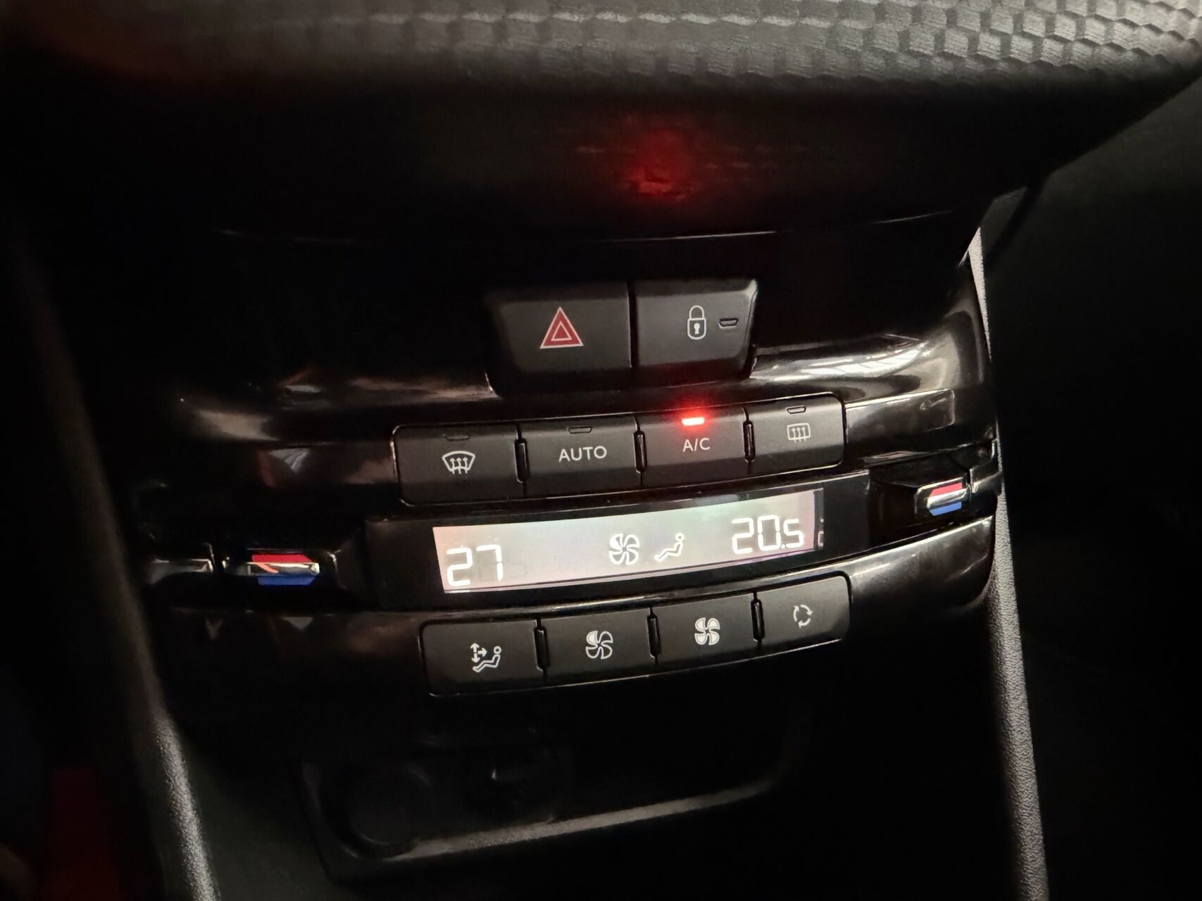 Billede af Peugeot 2008 1,2 e-THP Allure Sky 110HK 5d