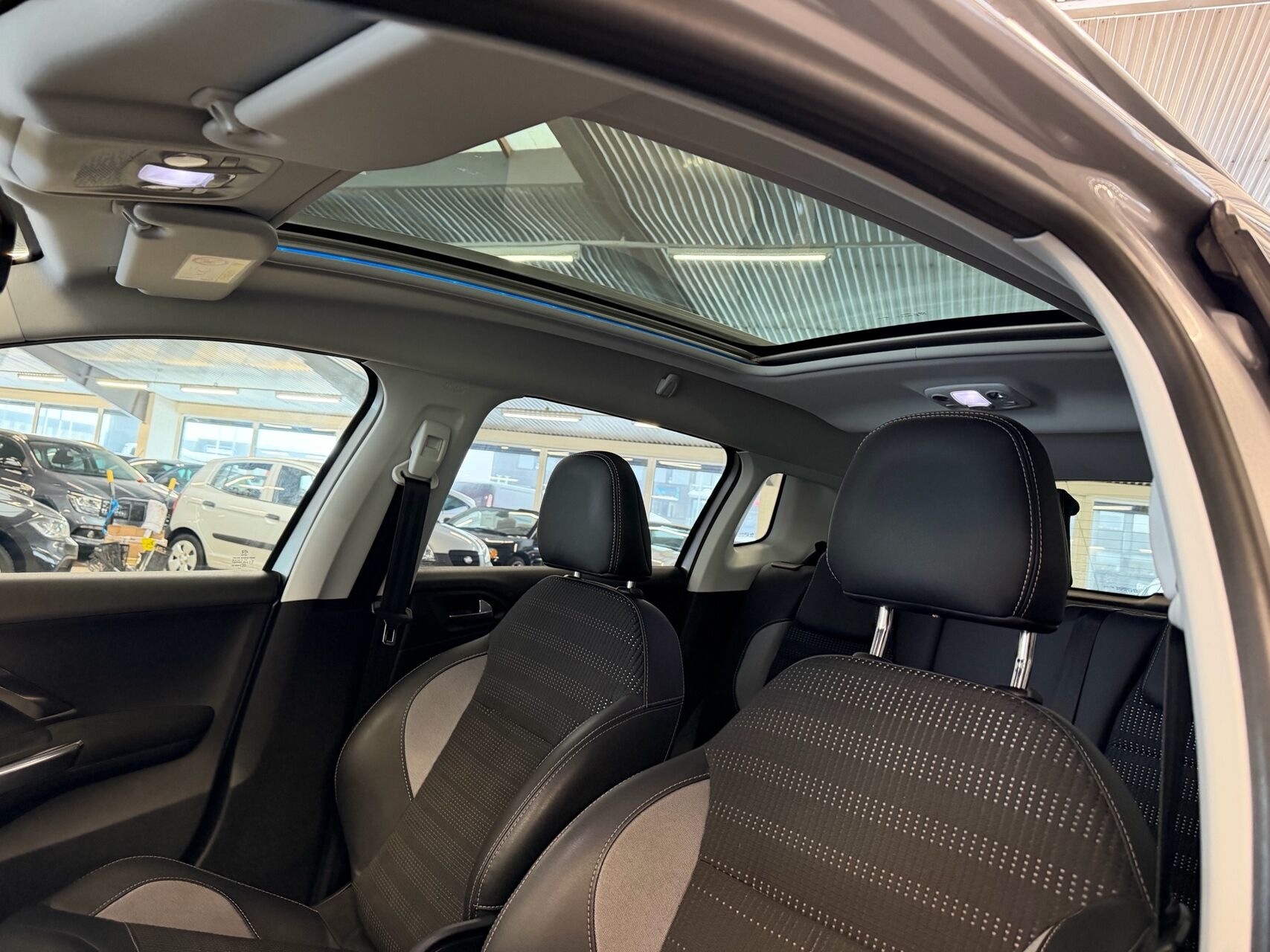 Billede af Peugeot 2008 1,2 e-THP Allure Sky 110HK 5d