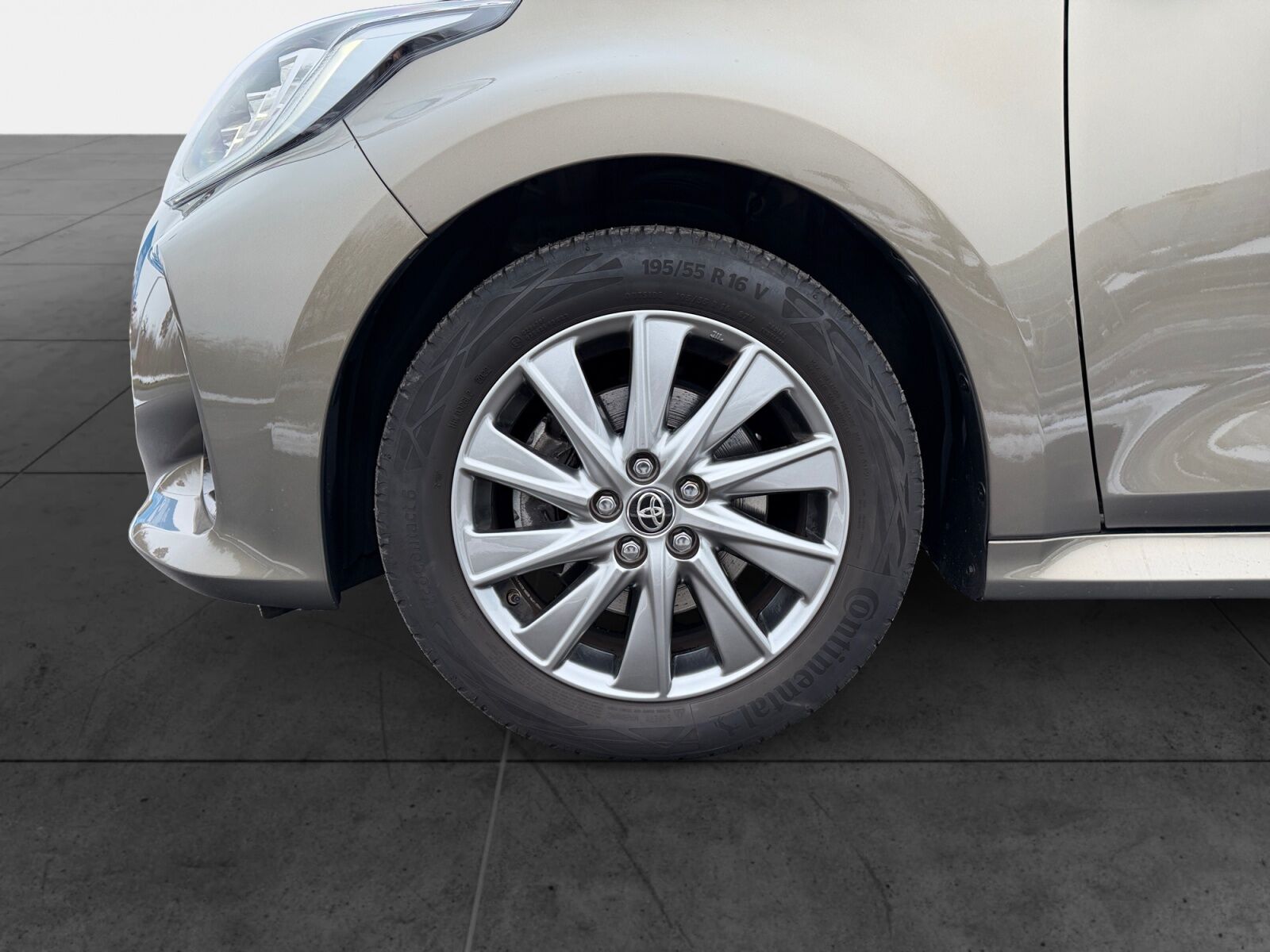 Billede af Toyota Yaris 1,5 Hybrid Active Technology Plus 116HK 5d Trinl. Gear