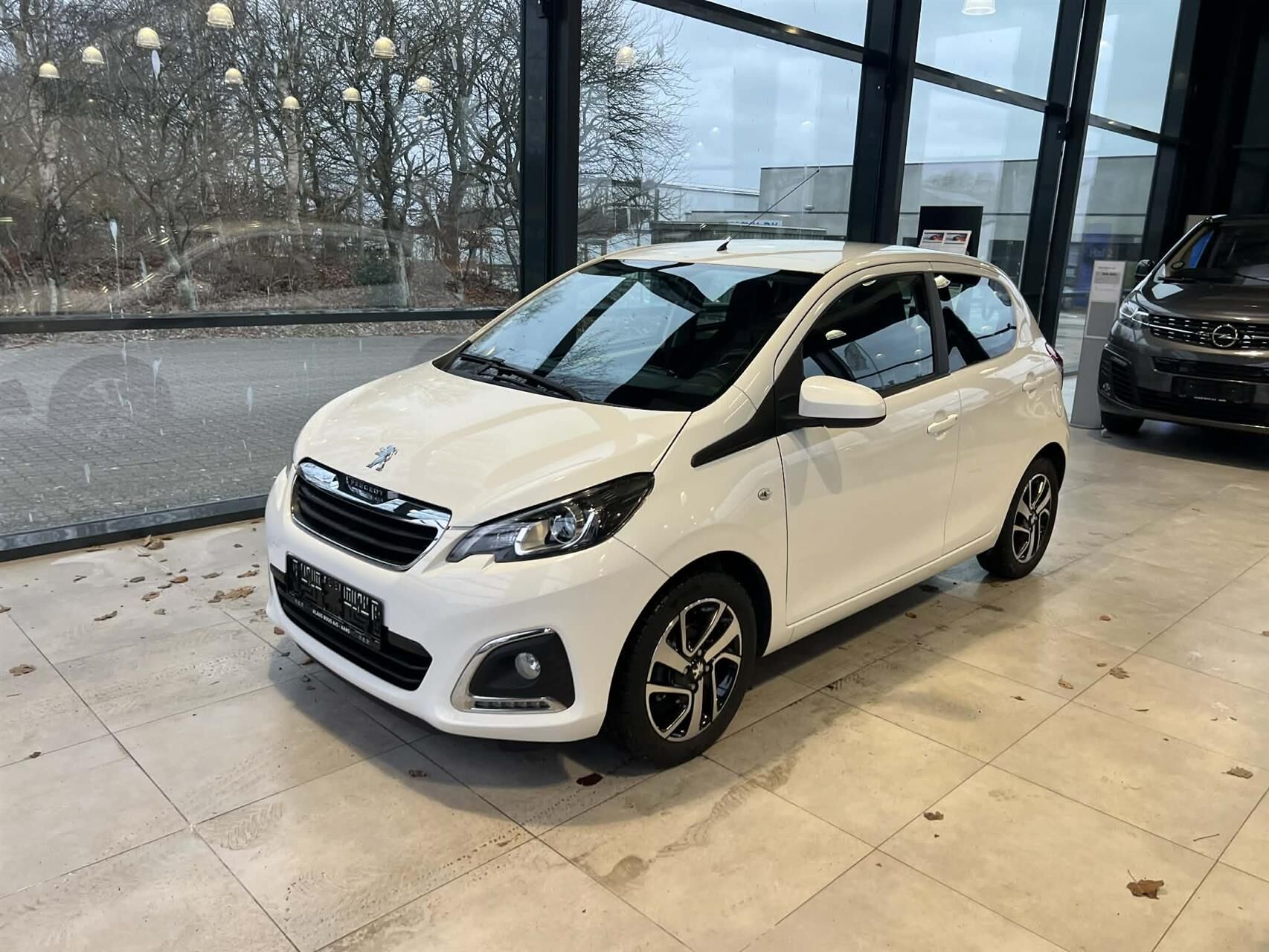 Billede af Peugeot 108 1,0 e-Vti Allure+ 72HK 5d