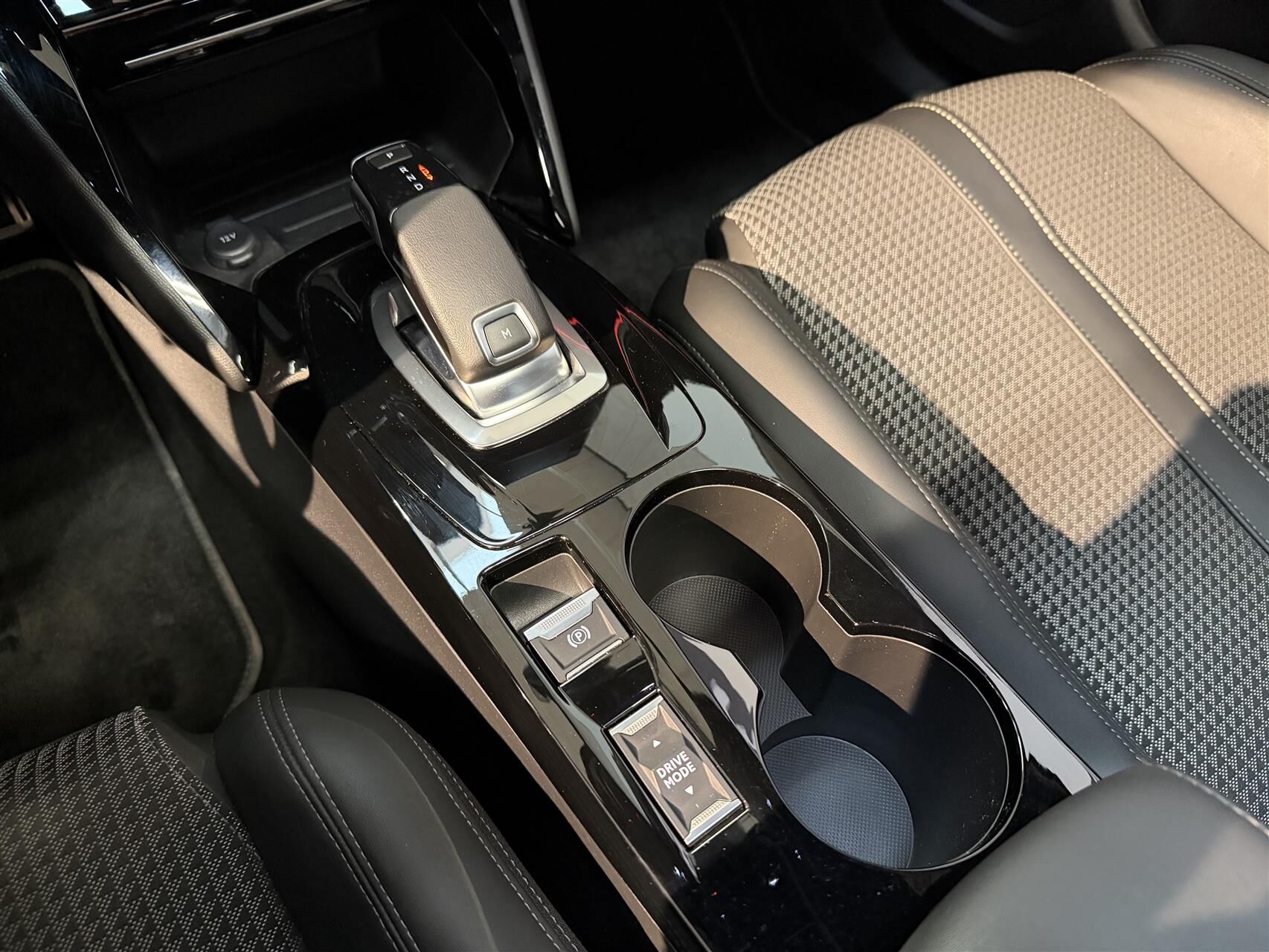 Billede af Peugeot 2008 1,2 PureTech GT Line EAT8 130HK 5d 8g Aut.