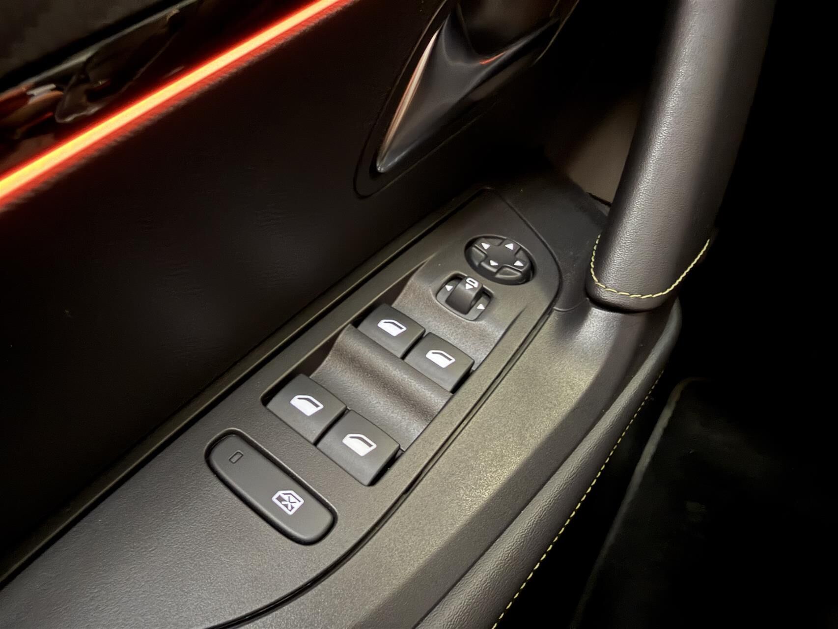 Billede af Peugeot 2008 1,2 PureTech GT Line EAT8 130HK 5d 8g Aut.