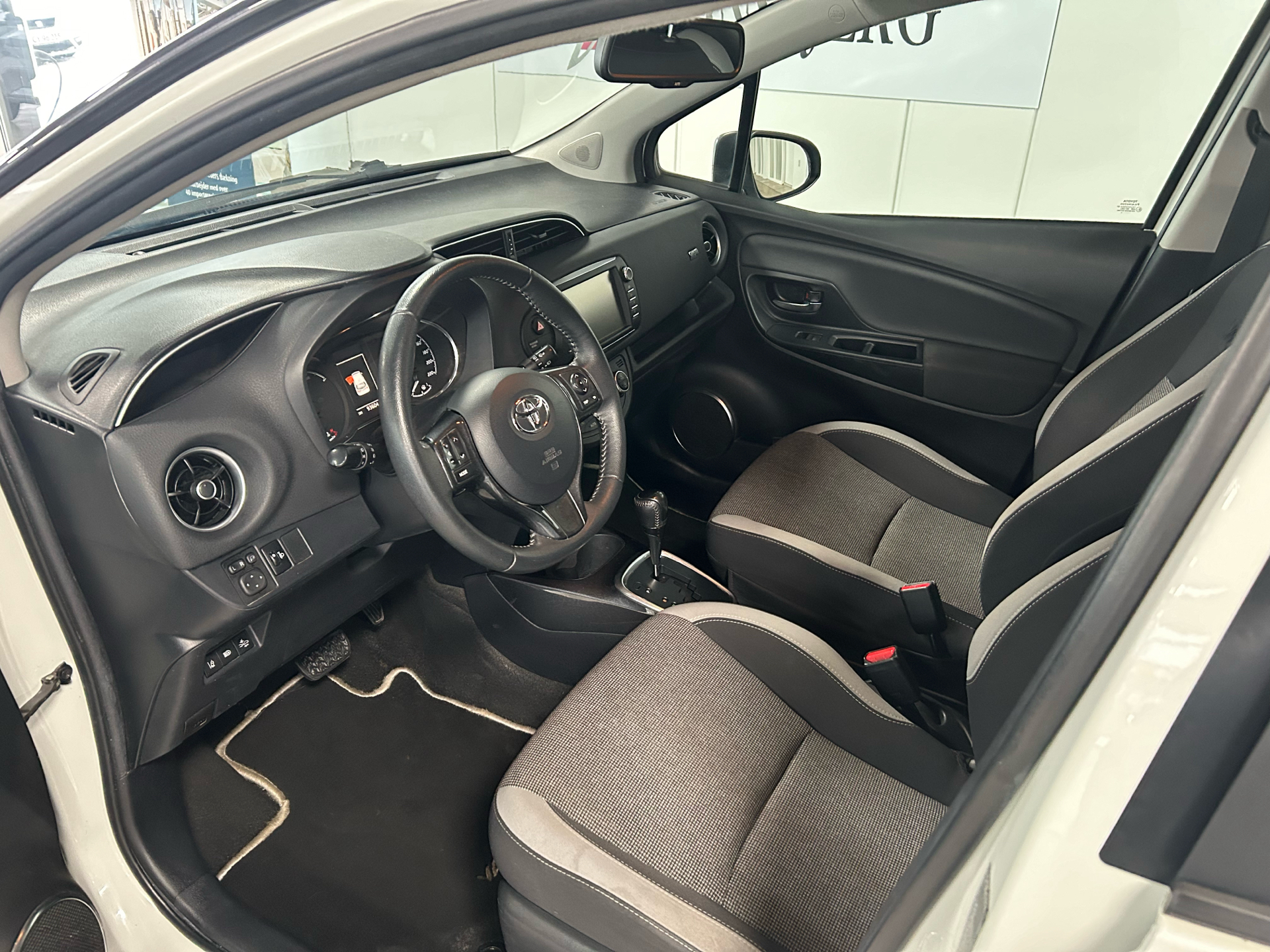 Billede af Toyota Yaris 1,5 Hybrid H3 Y20 E-CVT 100HK 5d Trinl. Gear