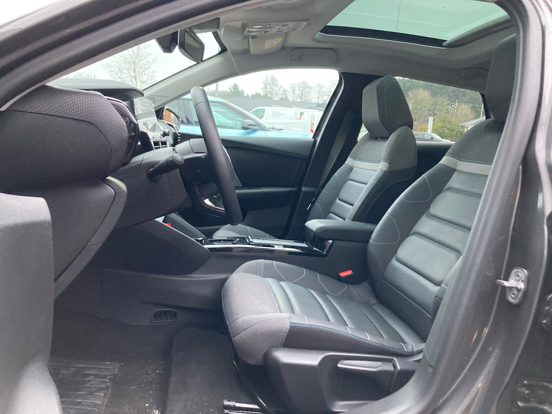 Billede af Citroën e-C4 X EL Max 136HK 5d Aut.