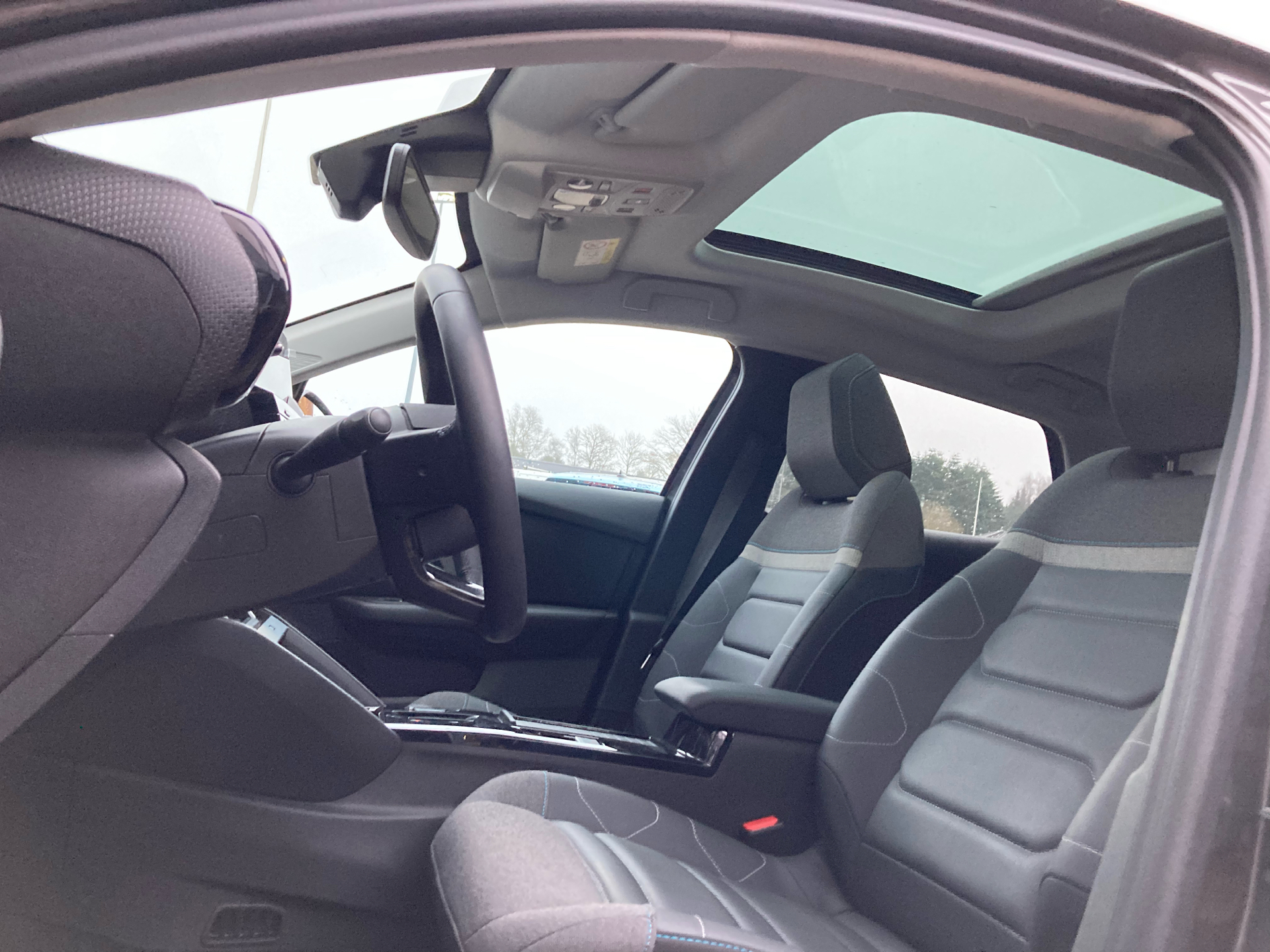 Billede af Citroën e-C4 X EL Max 136HK 5d Aut.