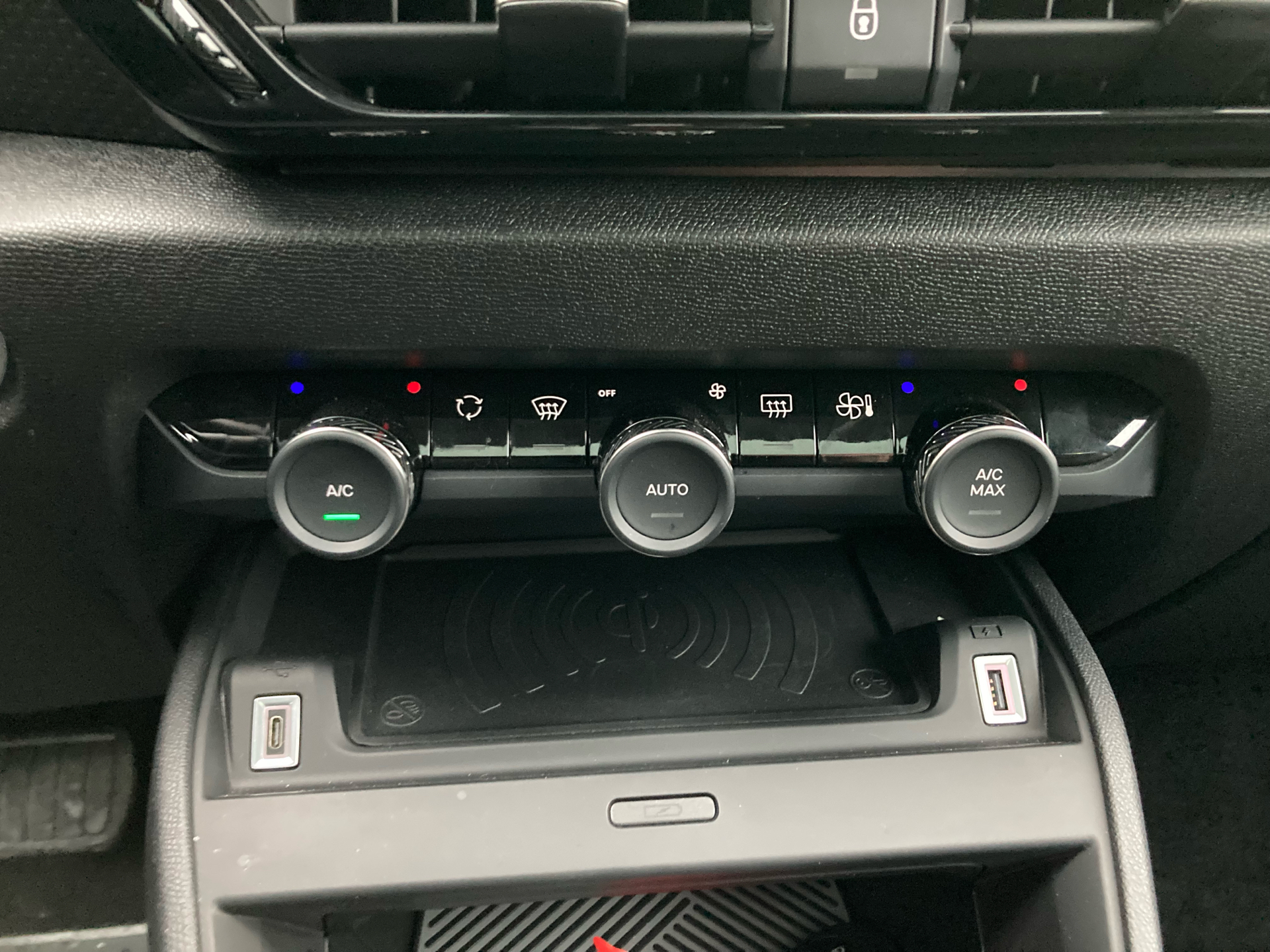 Billede af Citroën e-C4 X EL Max 136HK 5d Aut.