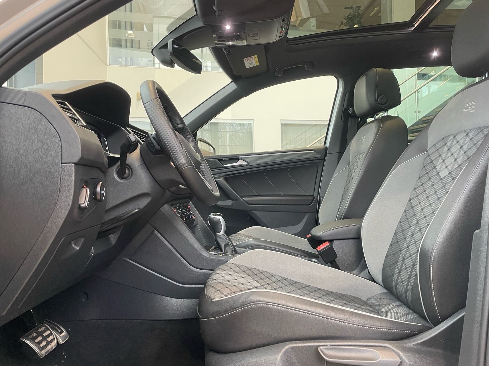 Billede af VW Tiguan 1,4 TSI eHybrid R-Line DSG 245HK 5d 6g Aut.