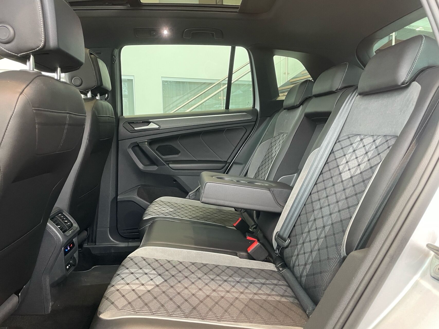 Billede af VW Tiguan 1,4 TSI eHybrid R-Line DSG 245HK 5d 6g Aut.