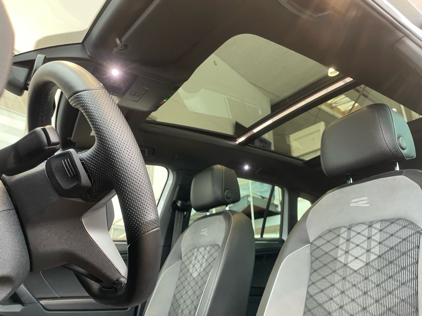 Billede af VW Tiguan 1,4 TSI eHybrid R-Line DSG 245HK 5d 6g Aut.